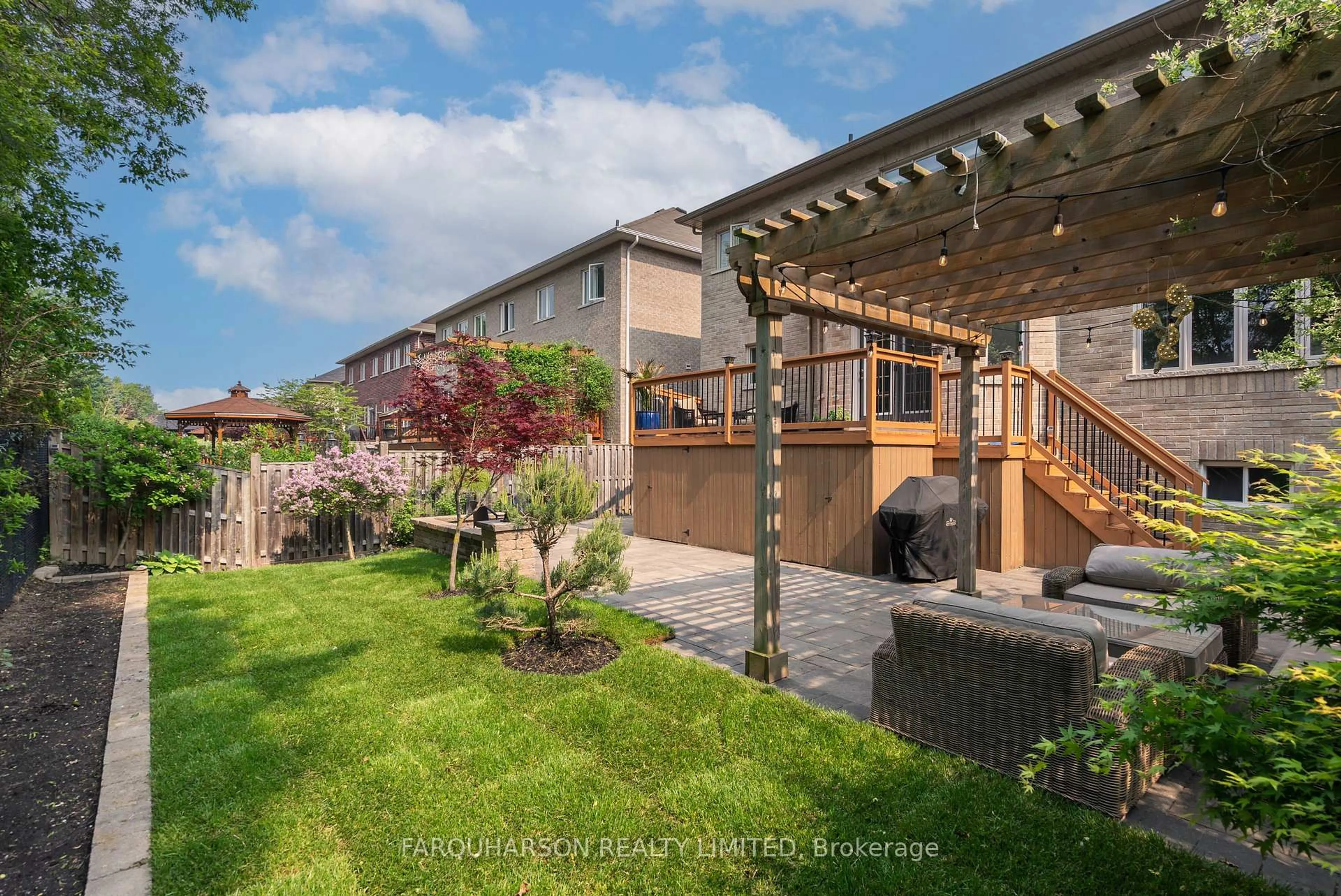 Patio, unknown for 16 Durhamview Cres, Whitchurch-Stouffville Ontario L4A 1H4