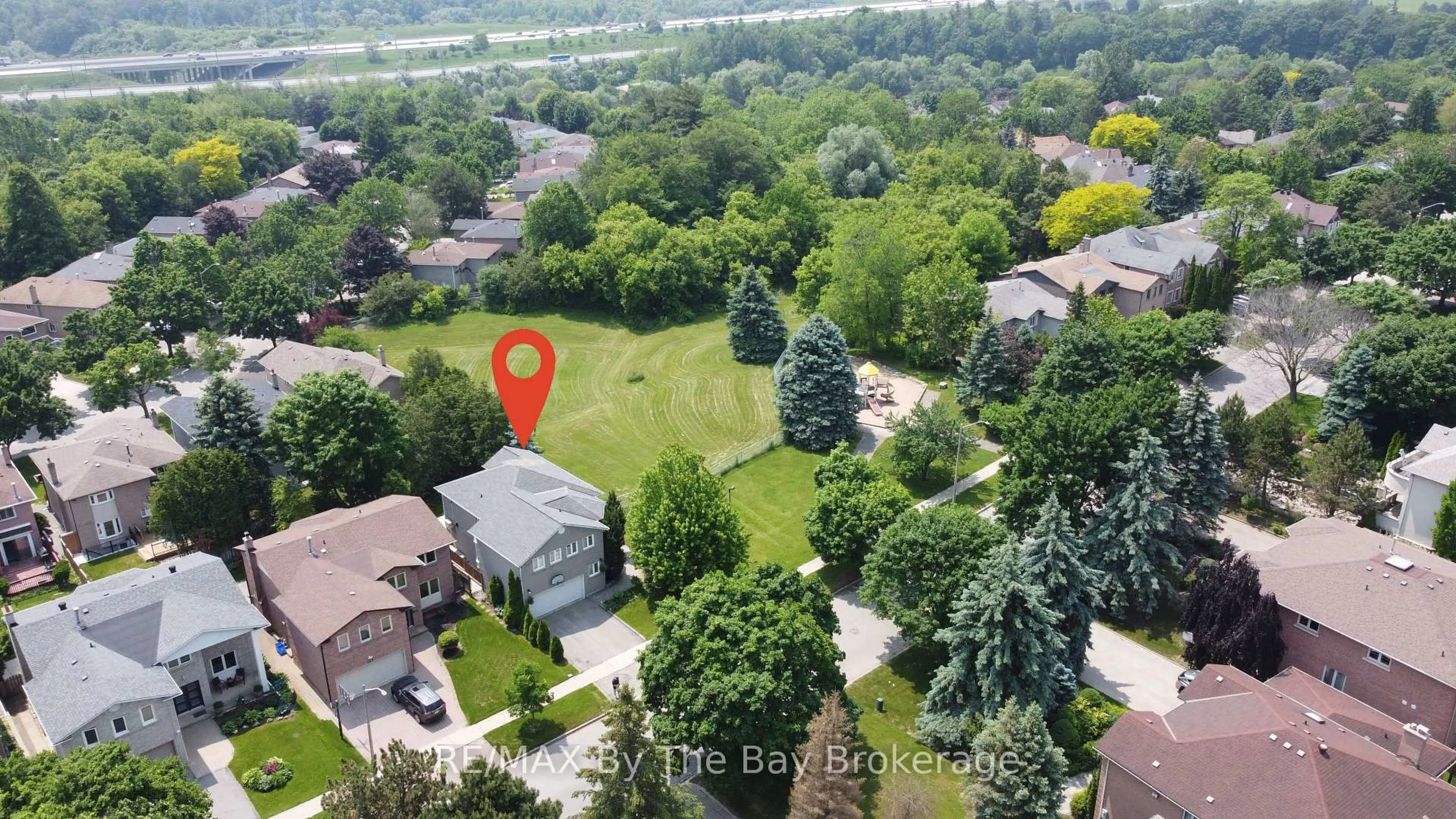 A pic from outside/outdoor area/front of a property/back of a property/a pic from drone, street for 145 Old Surrey Lane, Richmond Hill Ontario L4C 6R9