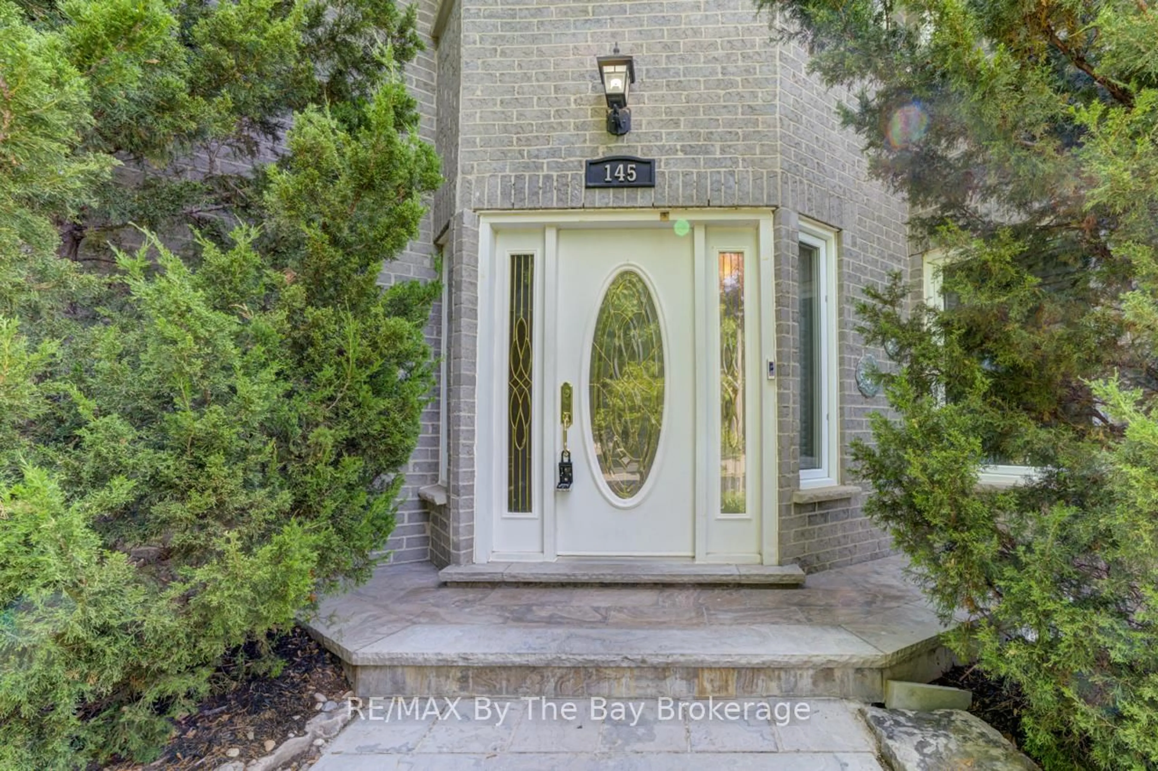 Indoor entryway for 145 Old Surrey Lane, Richmond Hill Ontario L4C 6R9