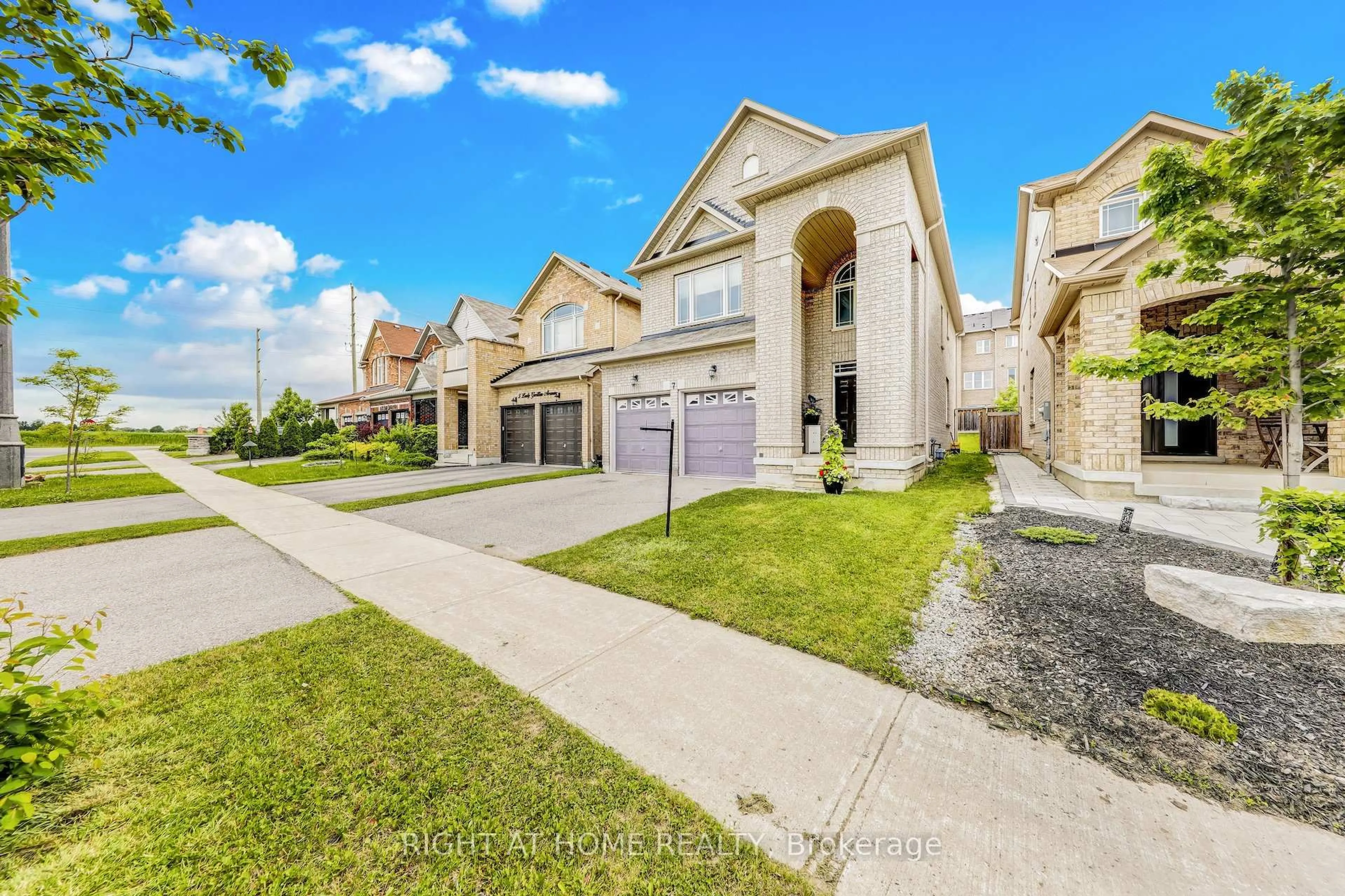 Unknown for 7 Lady Gwillim Ave, East Gwillimbury Ontario L9N 0B3