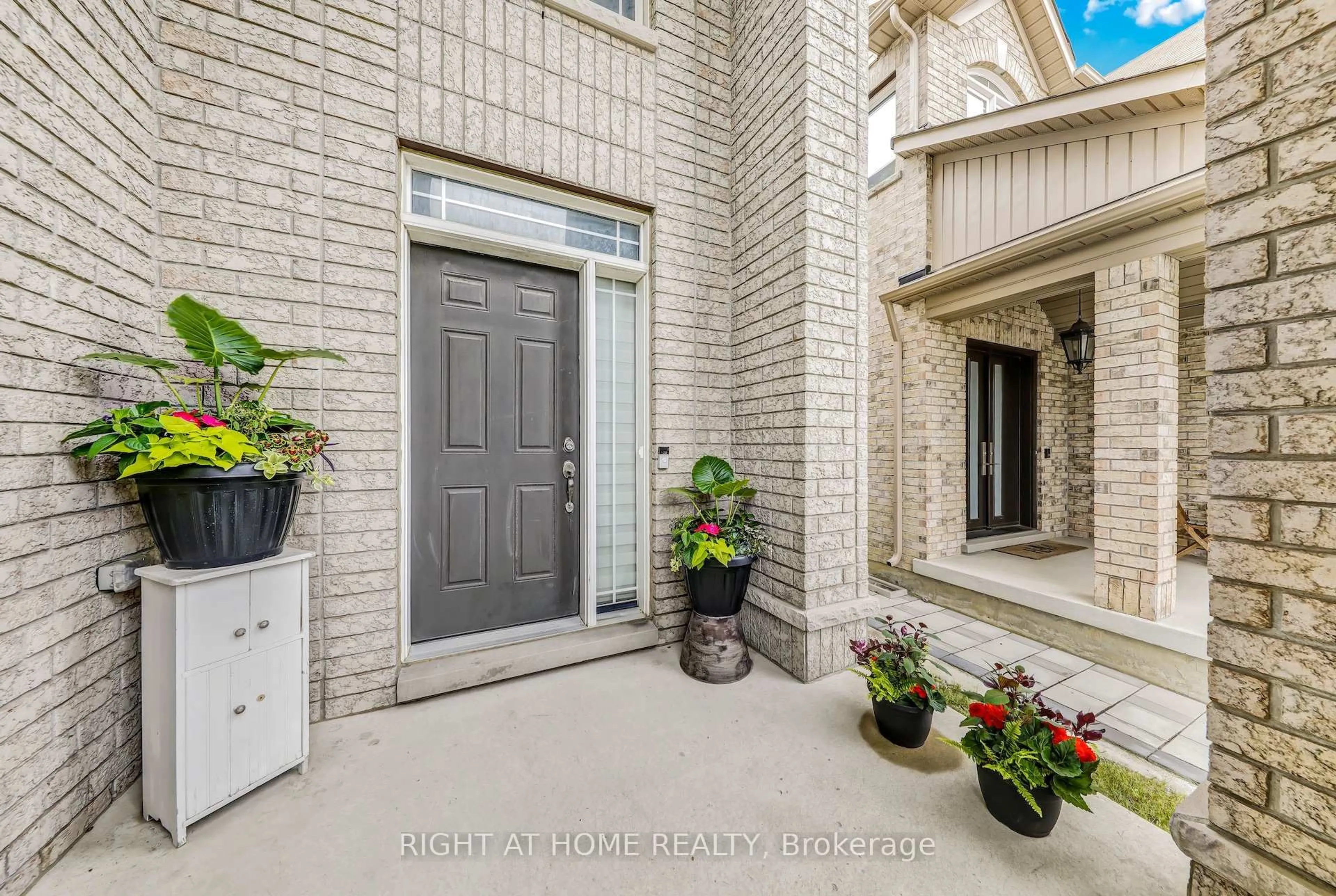 Indoor entryway for 7 Lady Gwillim Ave, East Gwillimbury Ontario L9N 0B3