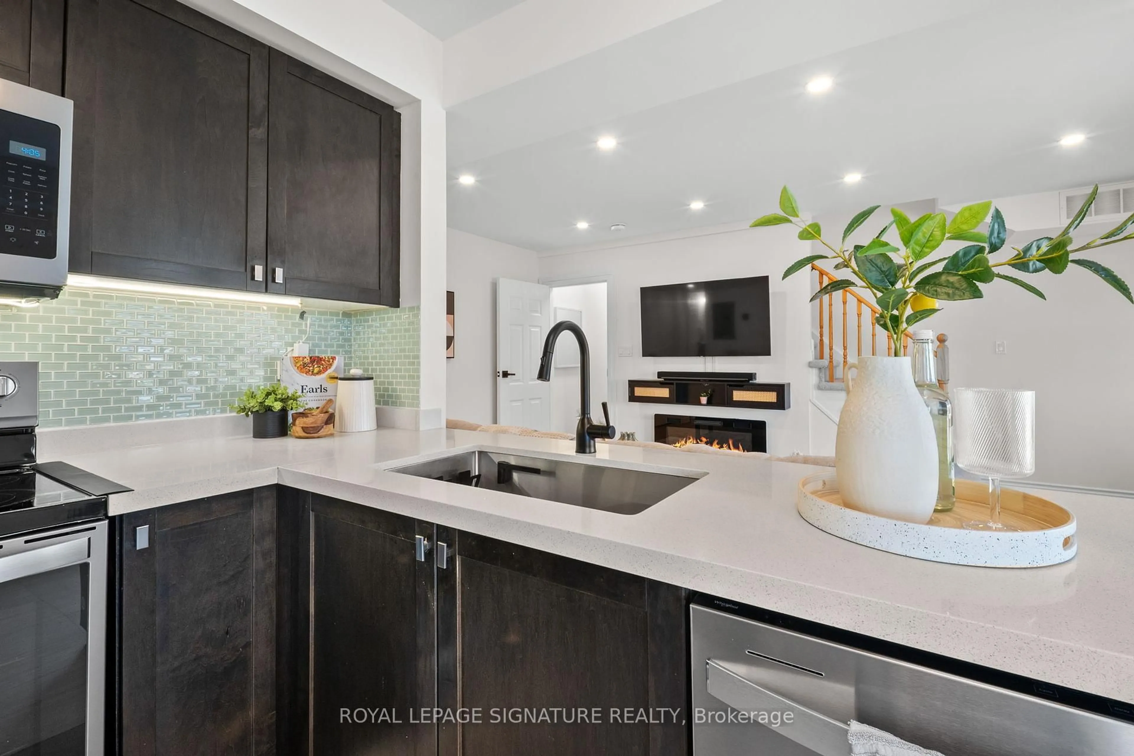 Open concept kitchen, ceramic/tile floor for 2249 Bur Oak Ave, Markham Ontario L6E 0C2
