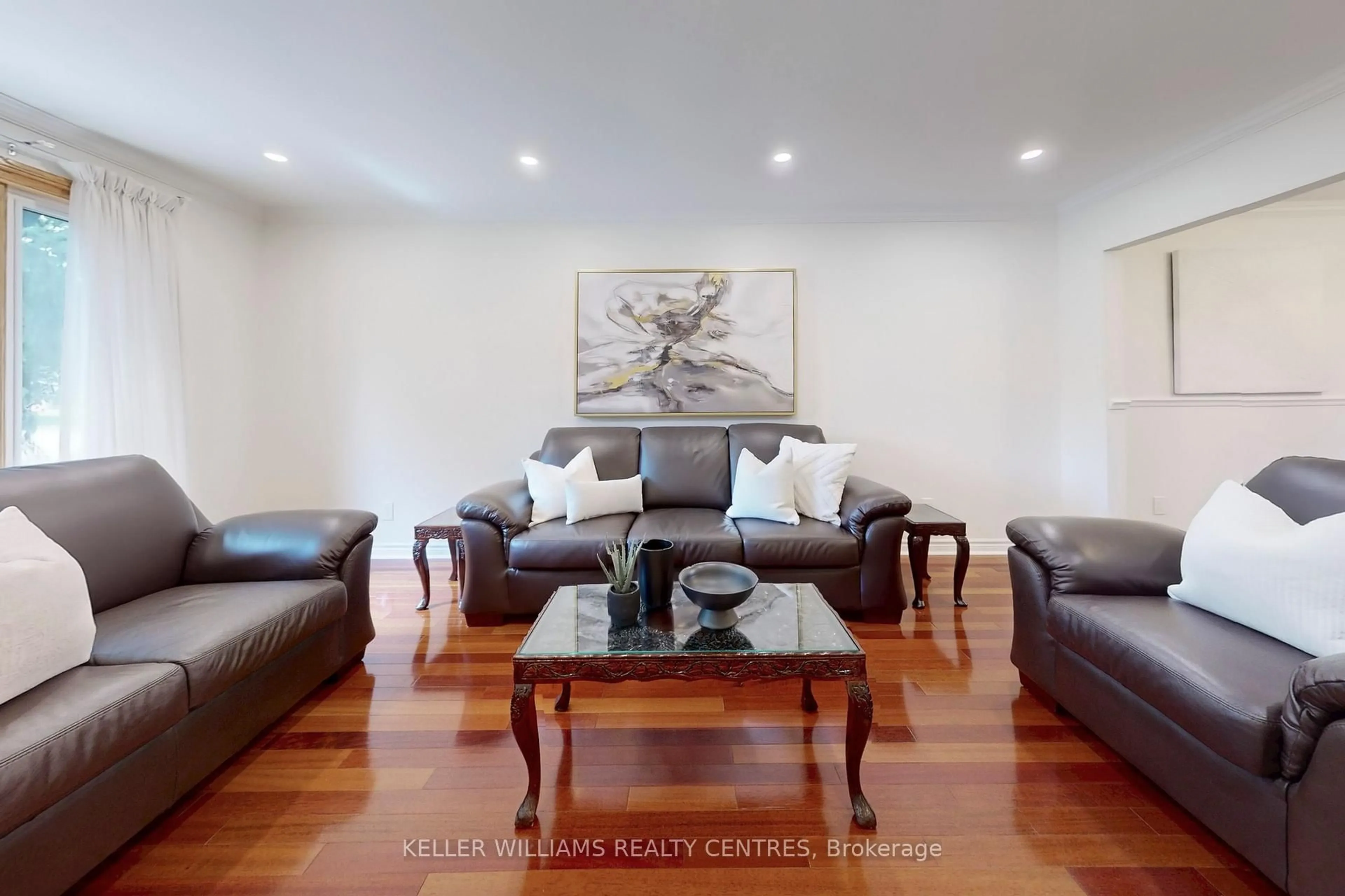 Living room with furniture, unknown for 43 Mayvern Cres, Richmond Hill Ontario L4C 5J5