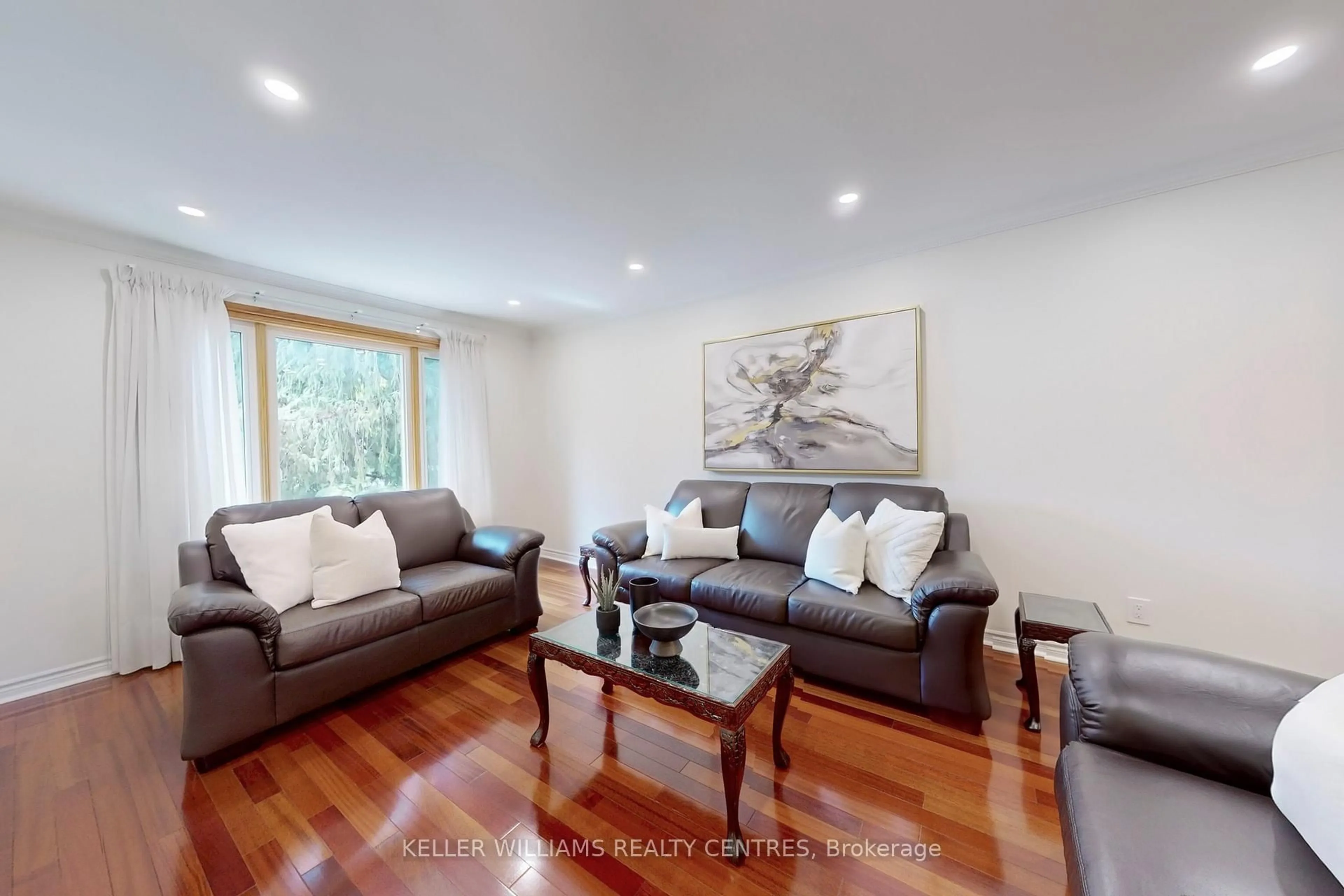 Living room with furniture, wood/laminate floor for 43 Mayvern Cres, Richmond Hill Ontario L4C 5J5