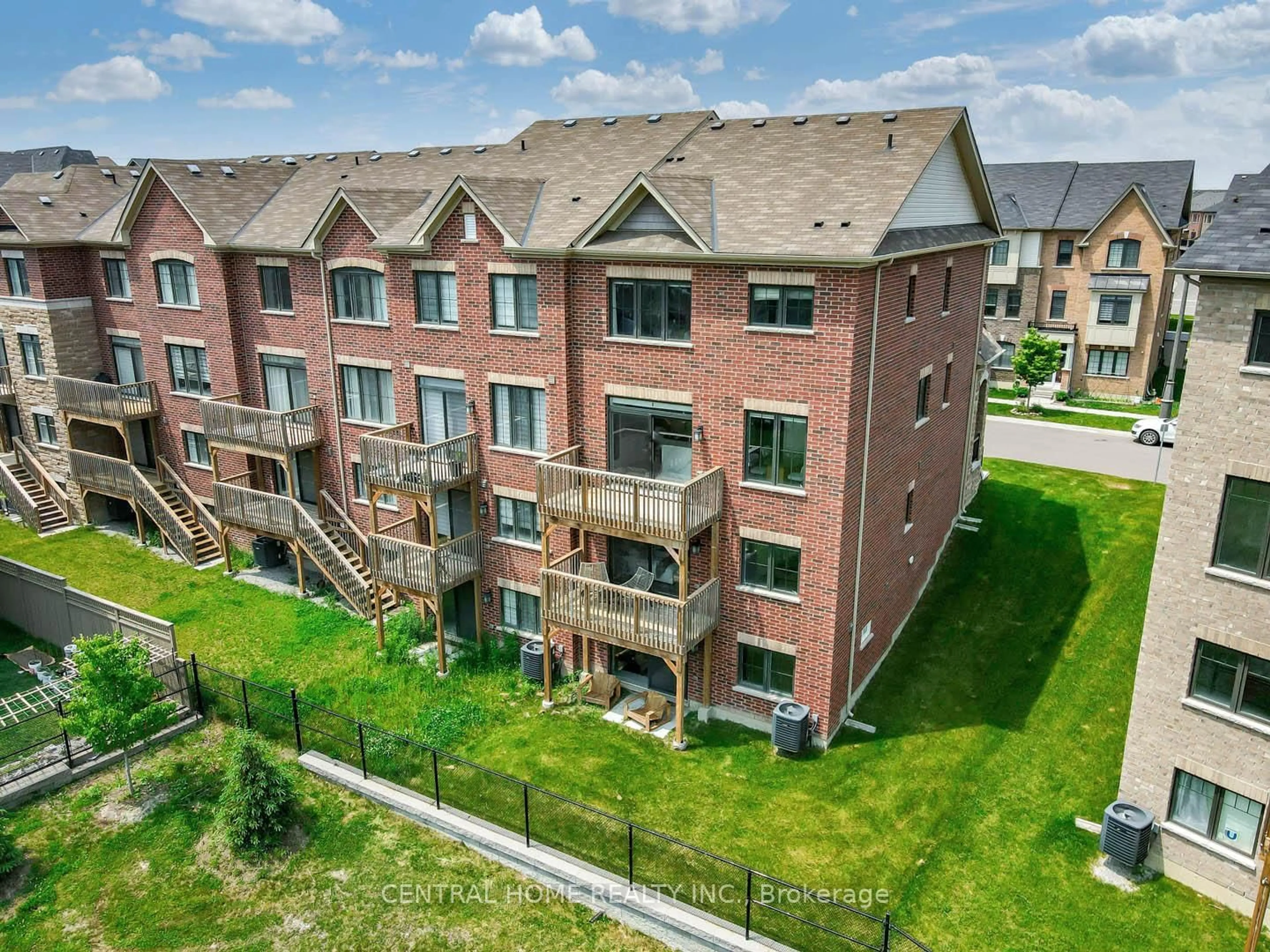 A pic from outside/outdoor area/front of a property/back of a property/a pic from drone, city buildings view from balcony for 9 Delft Dr, Markham Ontario L6C 0Z3
