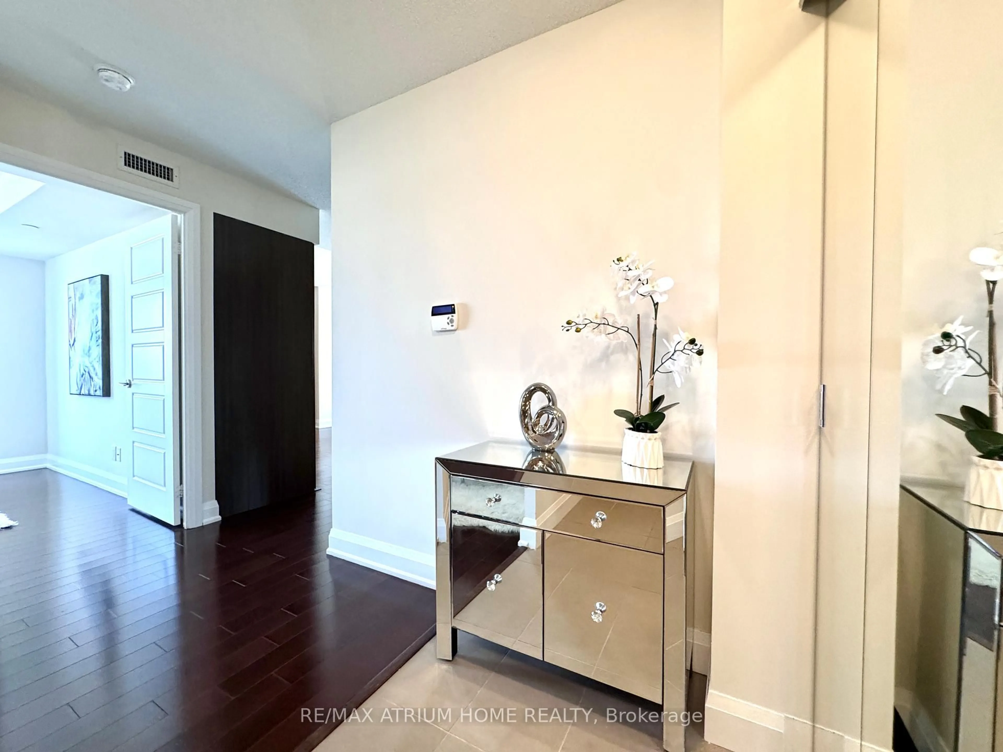 Indoor entryway for 8200 Birchmount Rd #520, Markham Ontario L3R 9W1