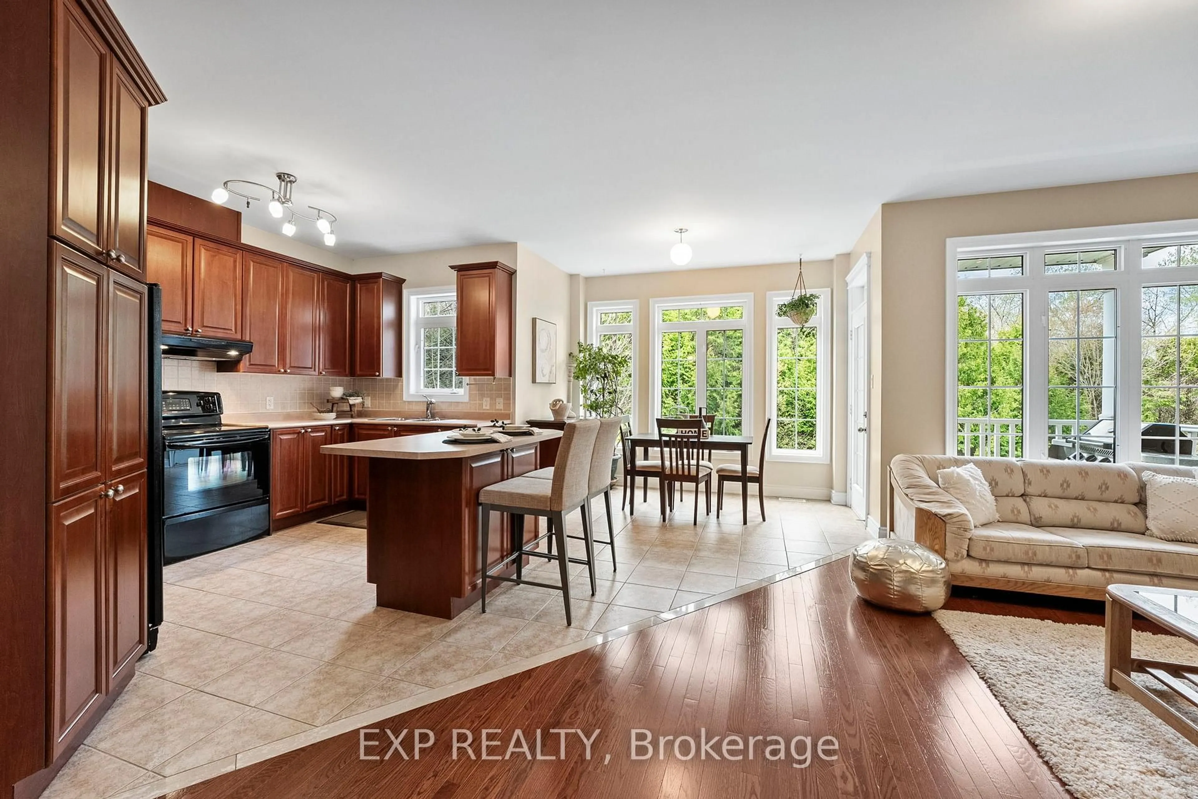 Open concept kitchen, ceramic/tile floor for 54 Stonecliffe Cres, Aurora Ontario L4G 7Z6