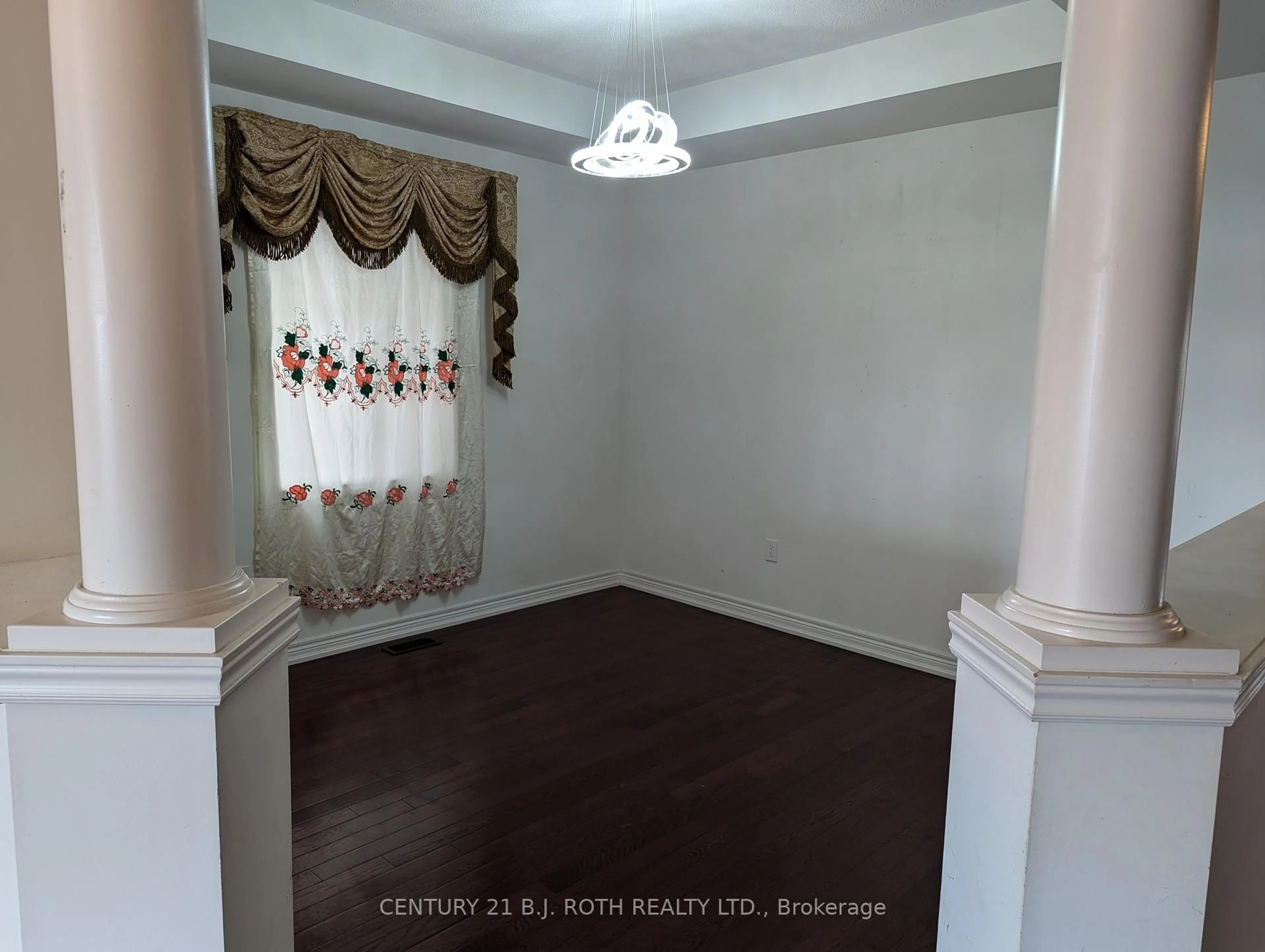 A pic of a room for 98 Gold Park Gate, Essa Ontario L0M 1B4