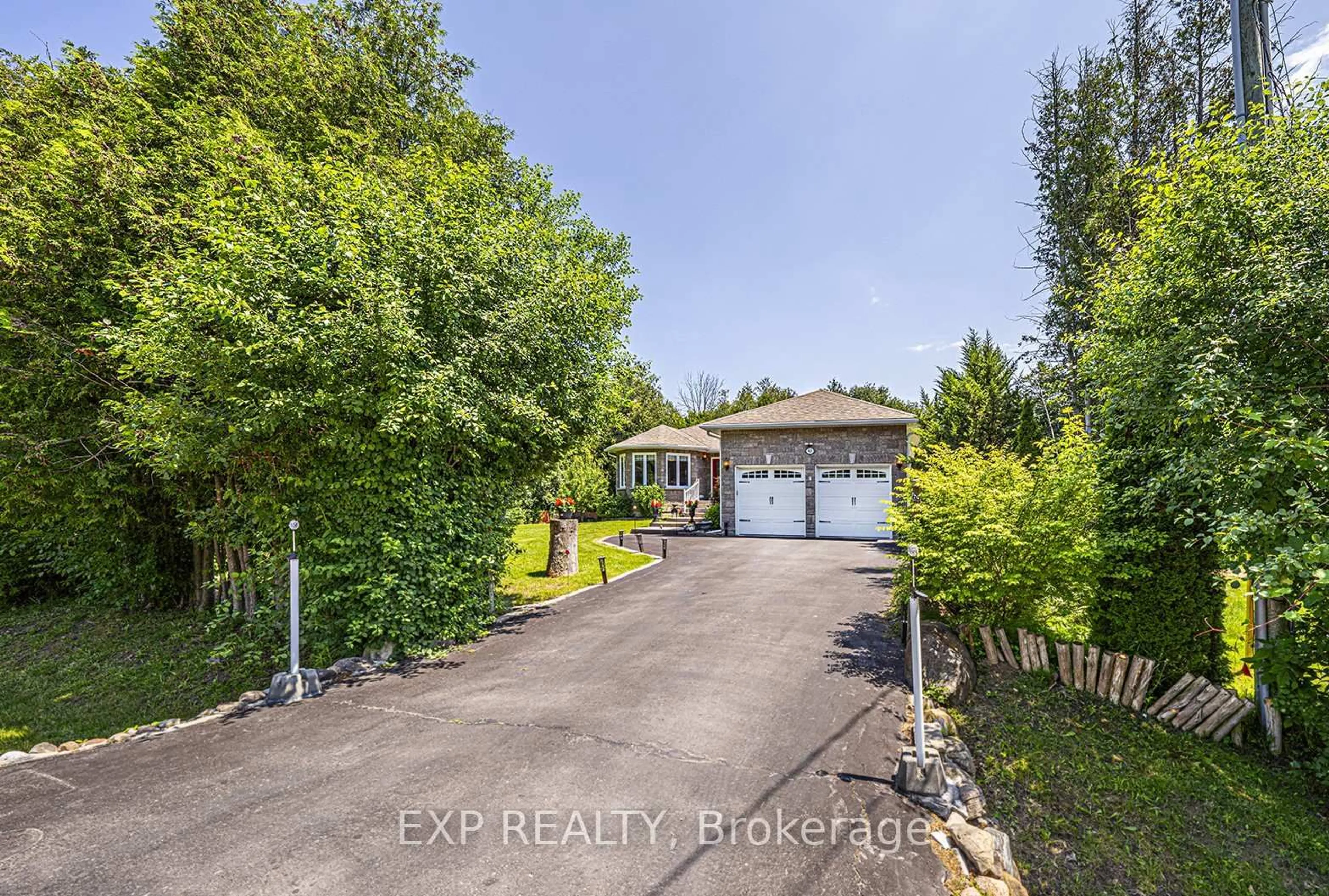 A pic from outside/outdoor area/front of a property/back of a property/a pic from drone, street for 65 Alexander Blvd, Georgina Ontario L0E 1L0