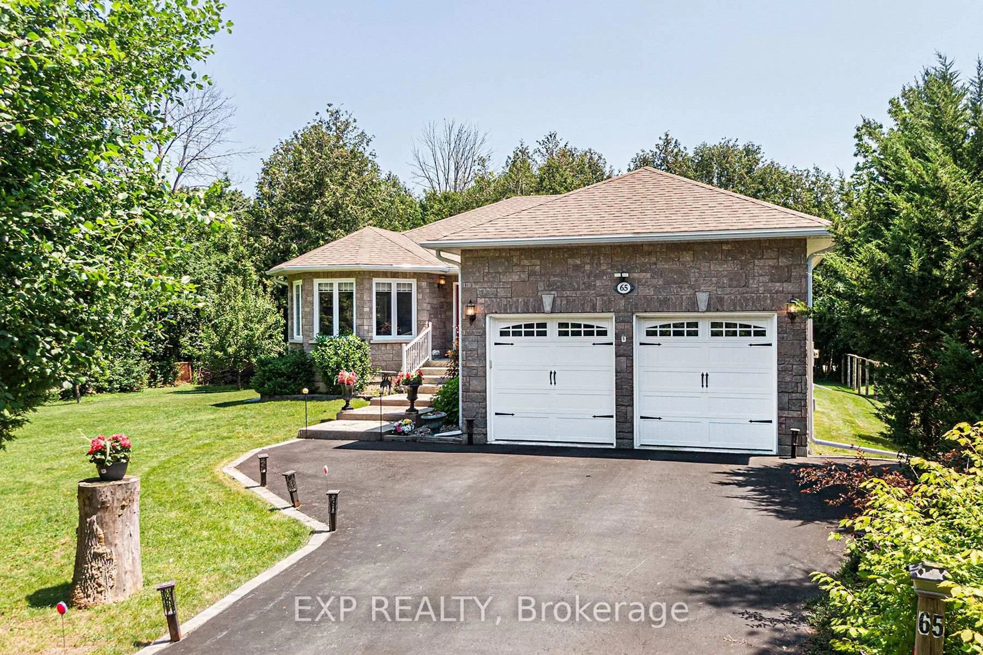 A pic from outside/outdoor area/front of a property/back of a property/a pic from drone, street for 65 Alexander Blvd, Georgina Ontario L0E 1L0