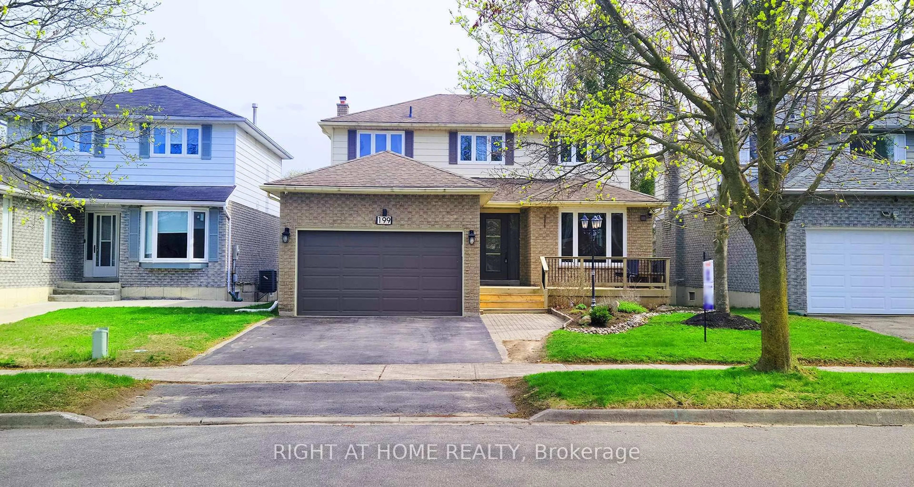 Home with vinyl exterior material, street for 199 Biscayne Blvd, Georgina Ontario L4P 3L5