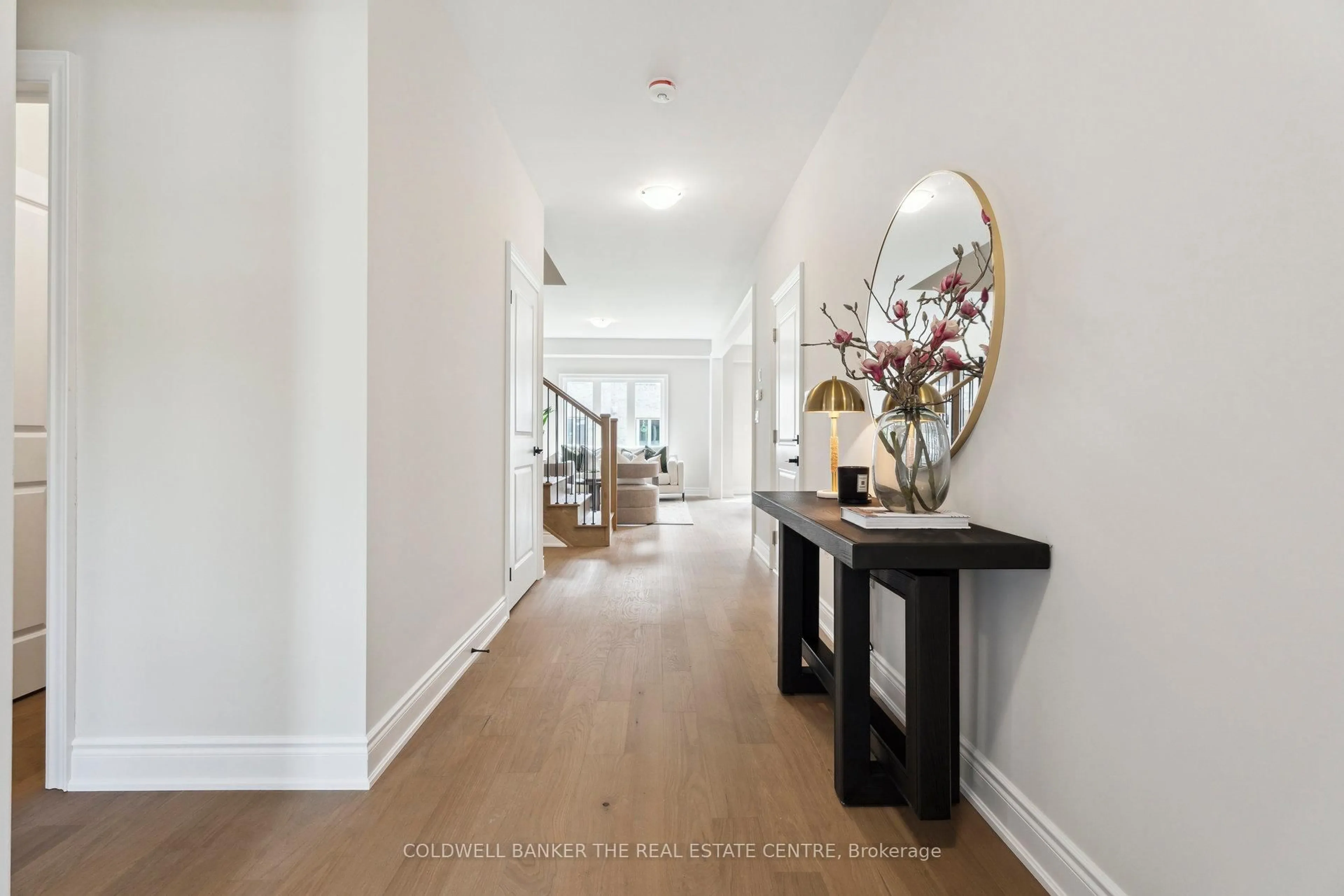 Indoor entryway for 15 Hildred Cushing Way, Uxbridge Ontario L9P 0S1