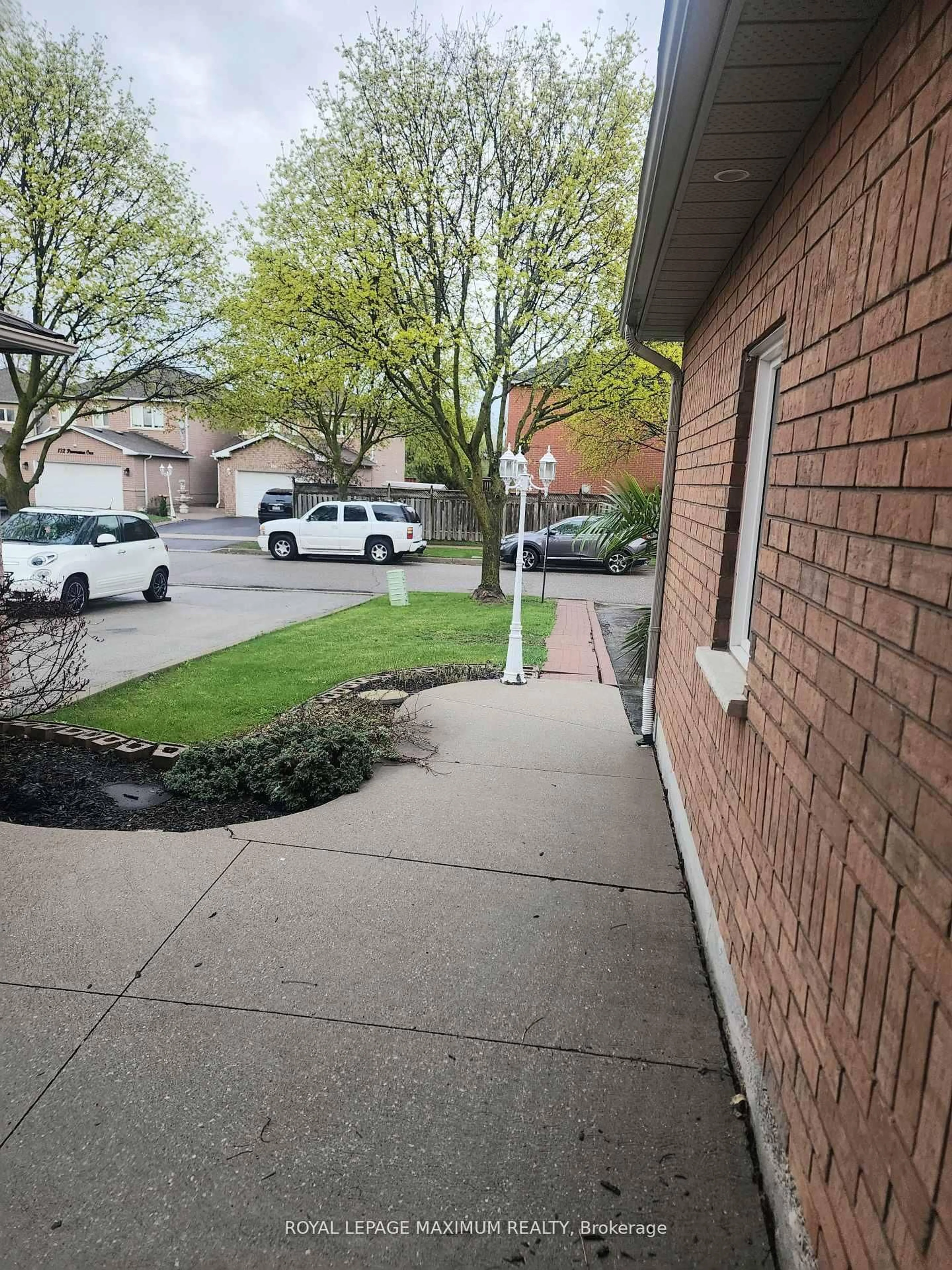 Unknown for 141 Panorama Cres, Vaughan Ontario L4H 1J9