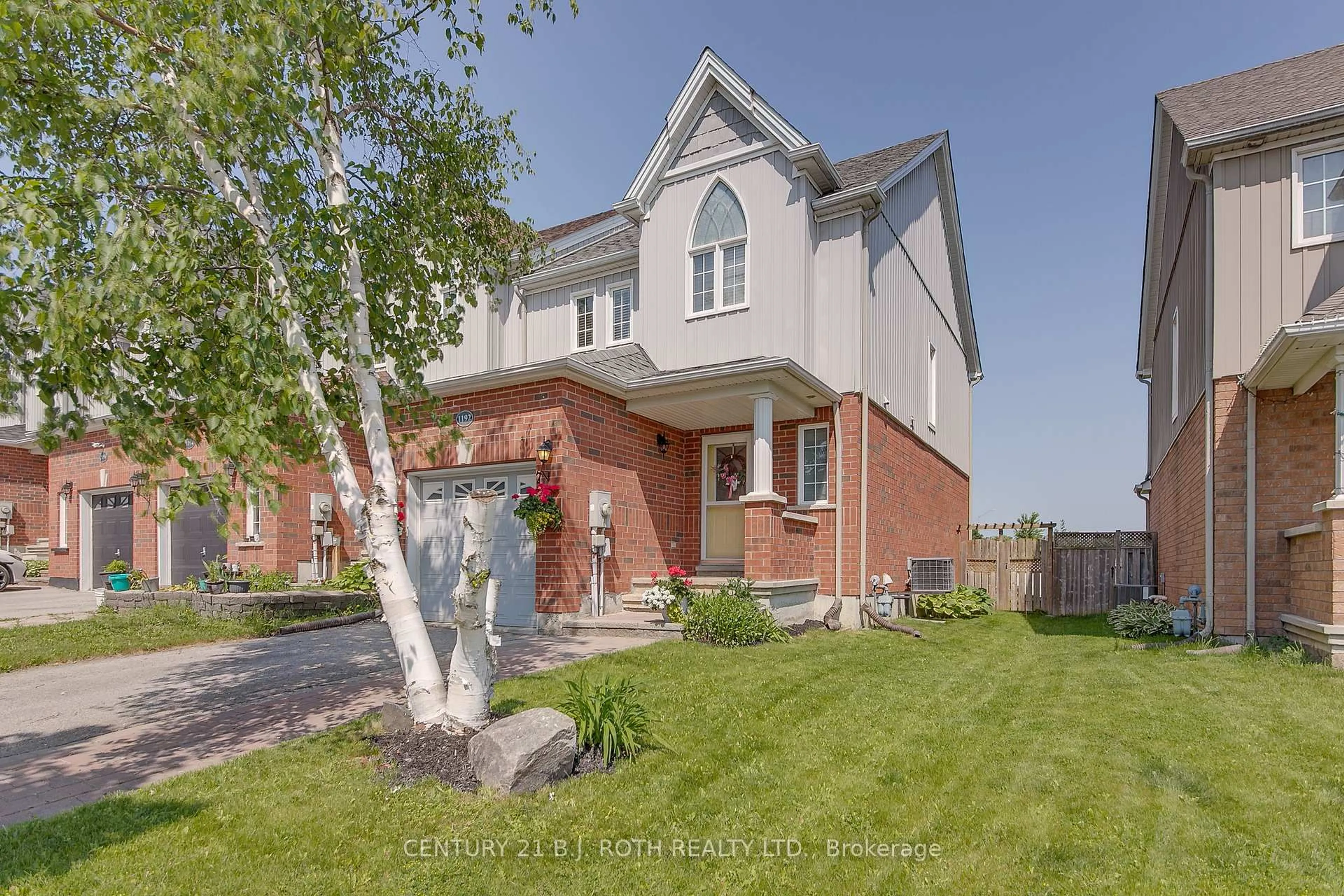 Home with brick exterior material, street for 1192 Booth Ave, Innisfil Ontario L9S 4W1