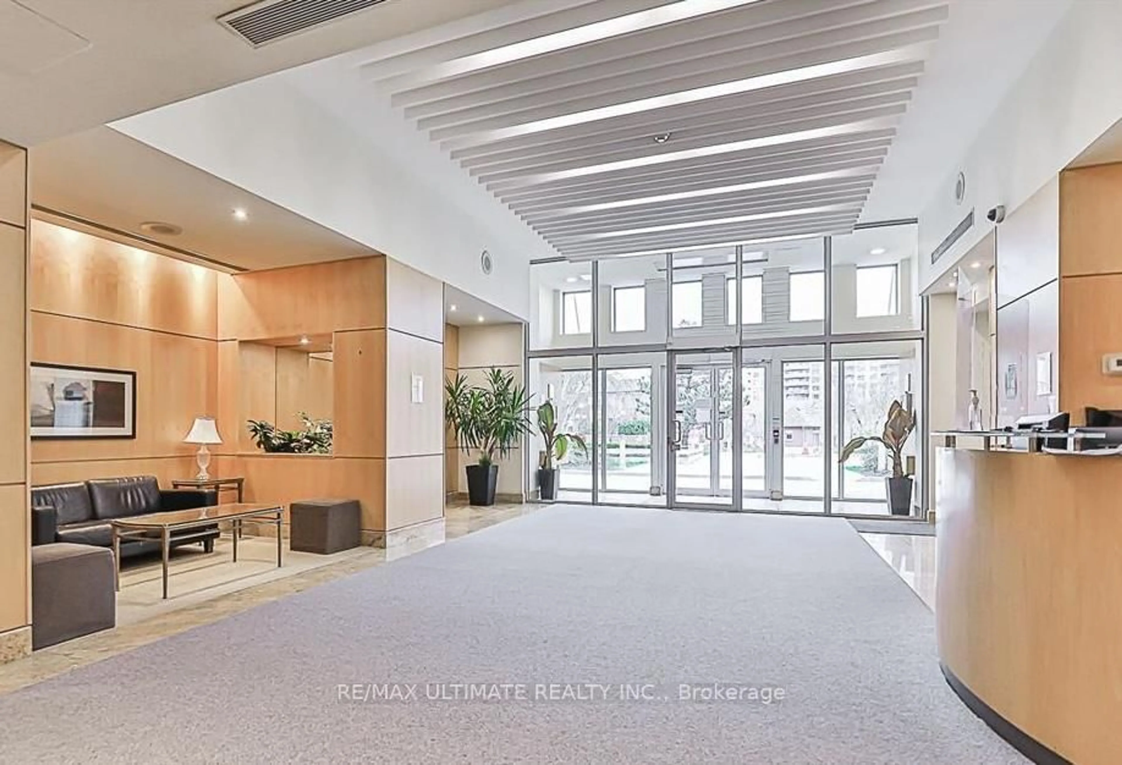 Indoor foyer for 48 Suncrest Blvd #512, Markham Ontario L3T 7Y6