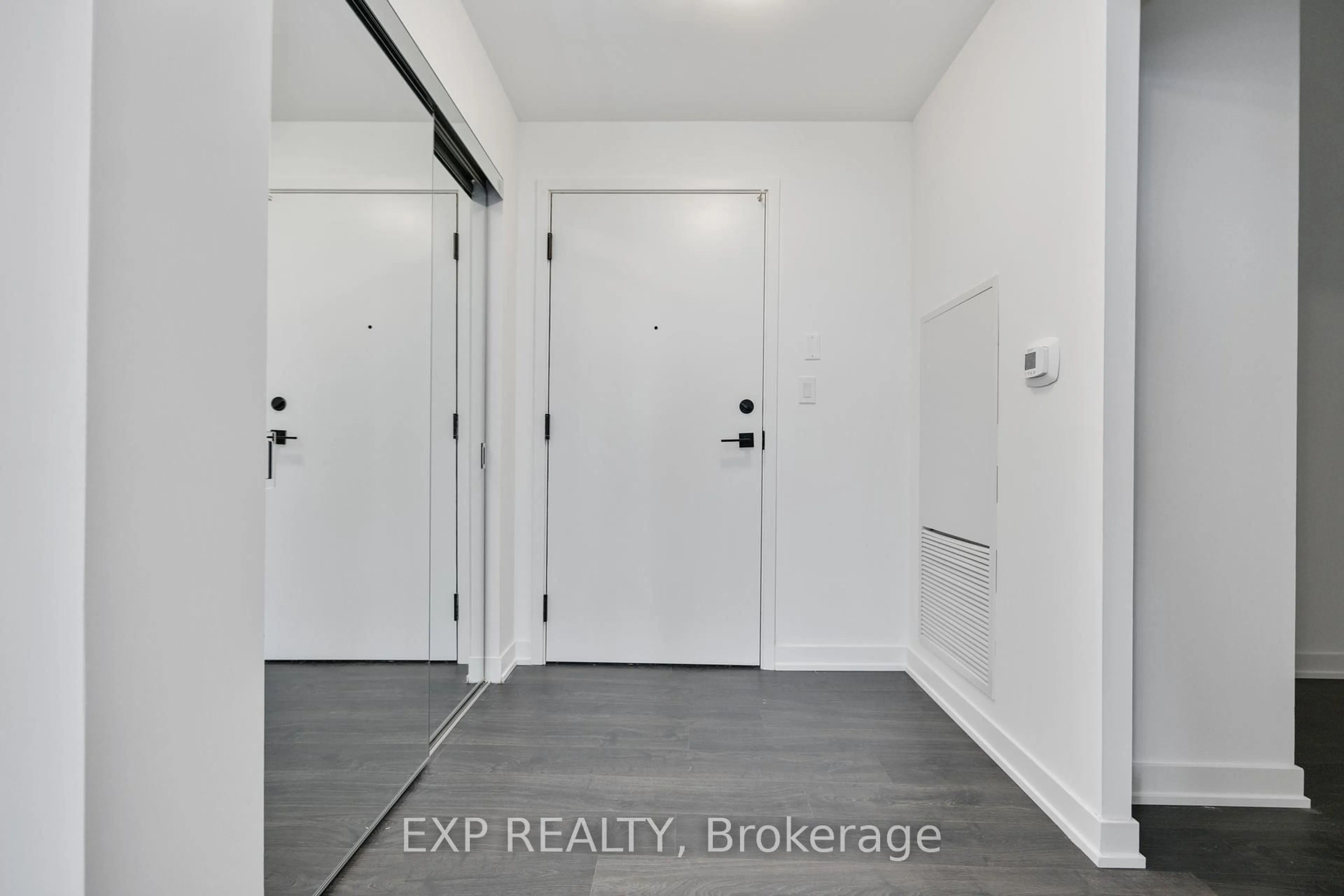 Indoor entryway for 8119 Birchmount Rd #1806, Markham Ontario L6G 0E3