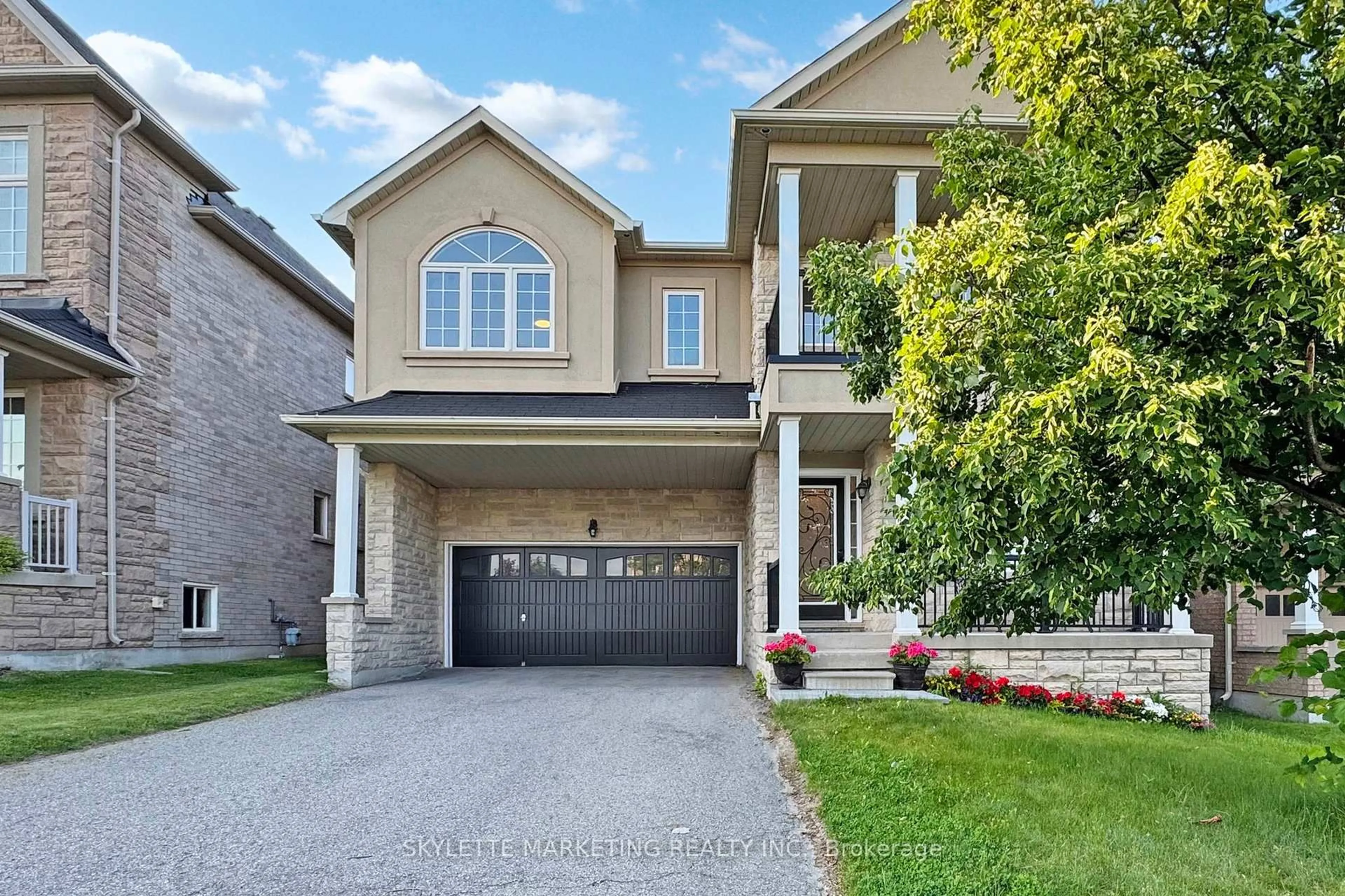 Home with brick exterior material, street for 237 Woodspring Ave, Newmarket Ontario L3X 3J1