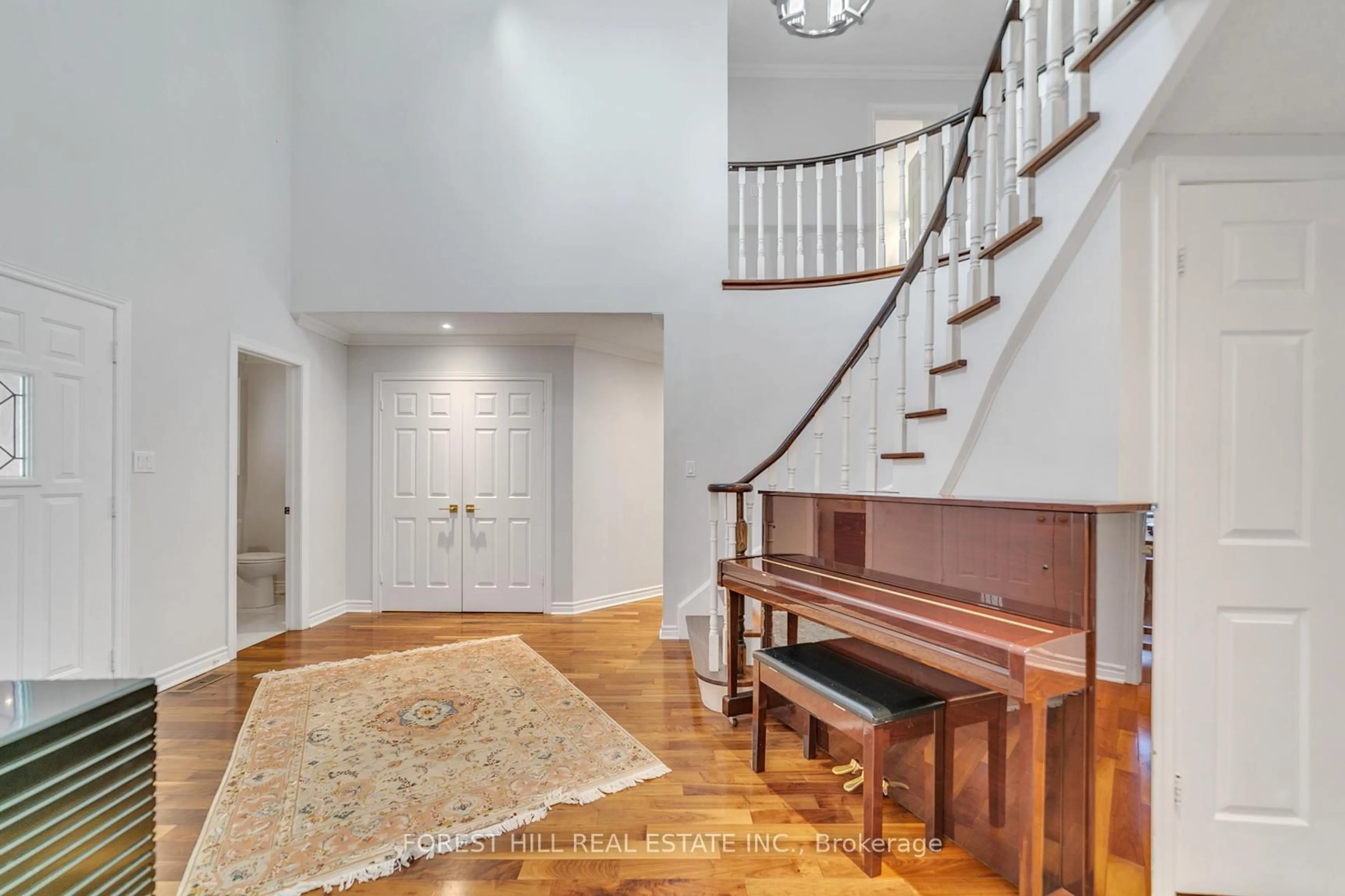Indoor entryway for 27 Grovepark St, Richmond Hill Ontario L4E 3L5
