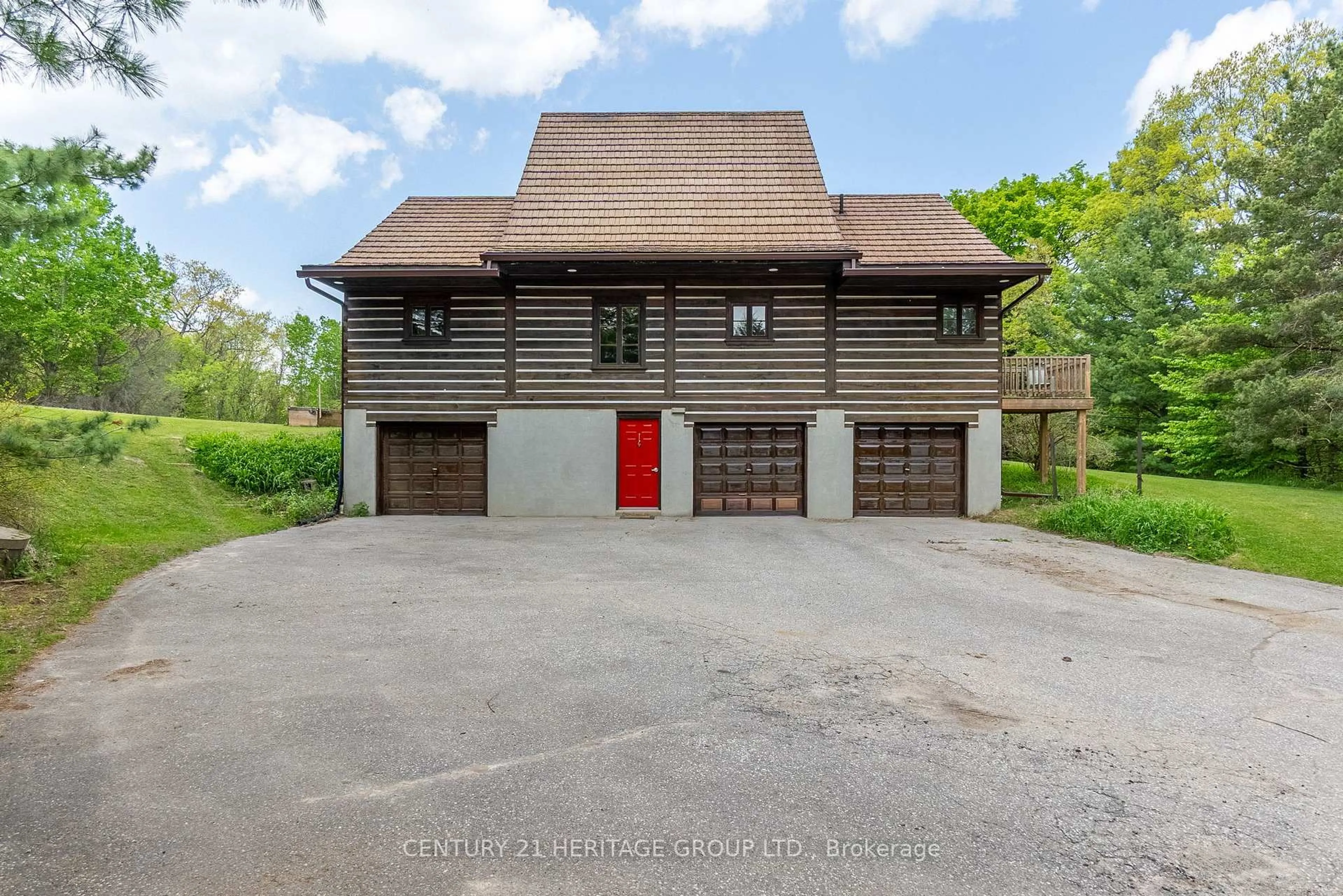 Indoor garage for 300 Old Bathurst St, King Ontario L7B 1K5