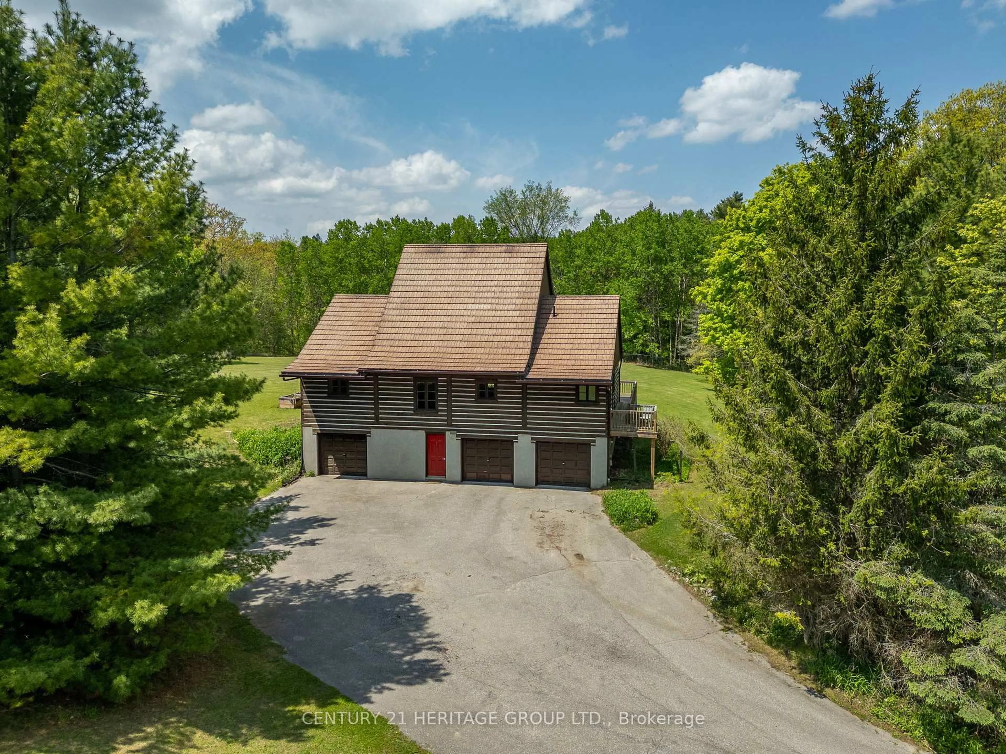 A pic from outside/outdoor area/front of a property/back of a property/a pic from drone, street for 300 Old Bathurst St, King Ontario L7B 1K5