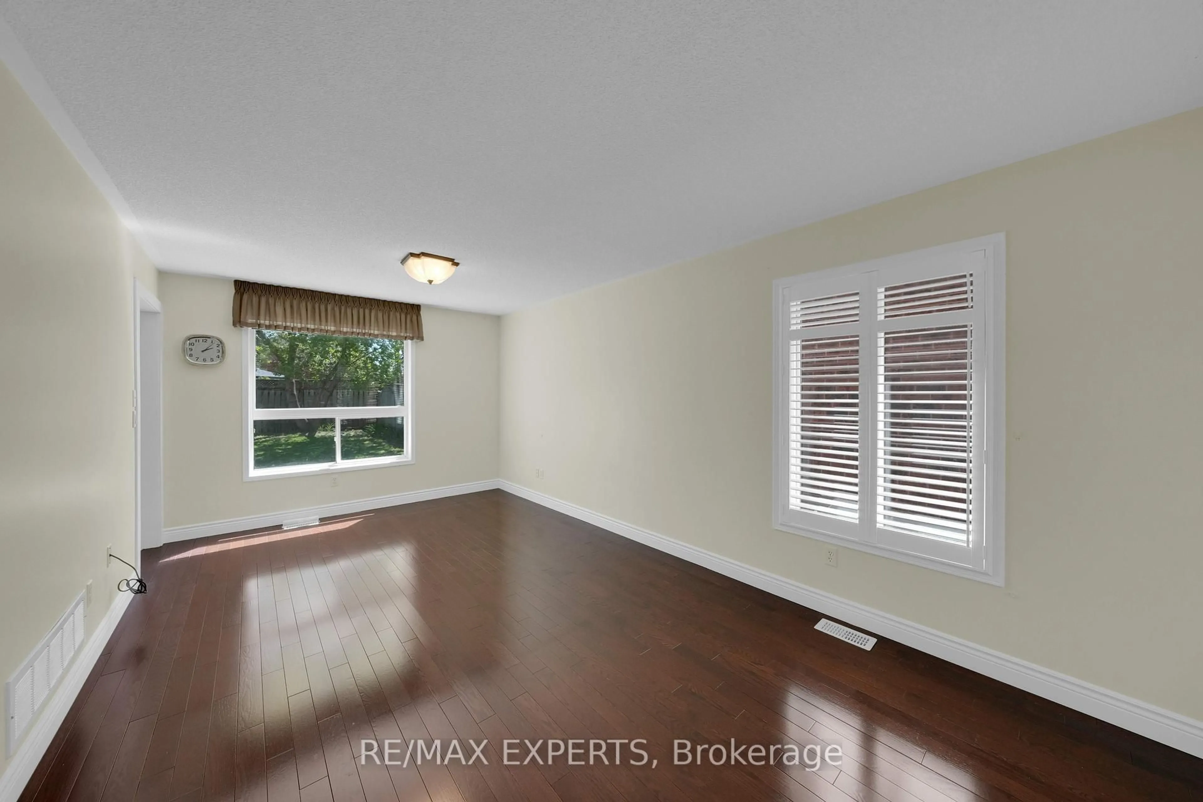 A pic of a room for 21 Preston Ave, New Tecumseth Ontario L9R 1Y6