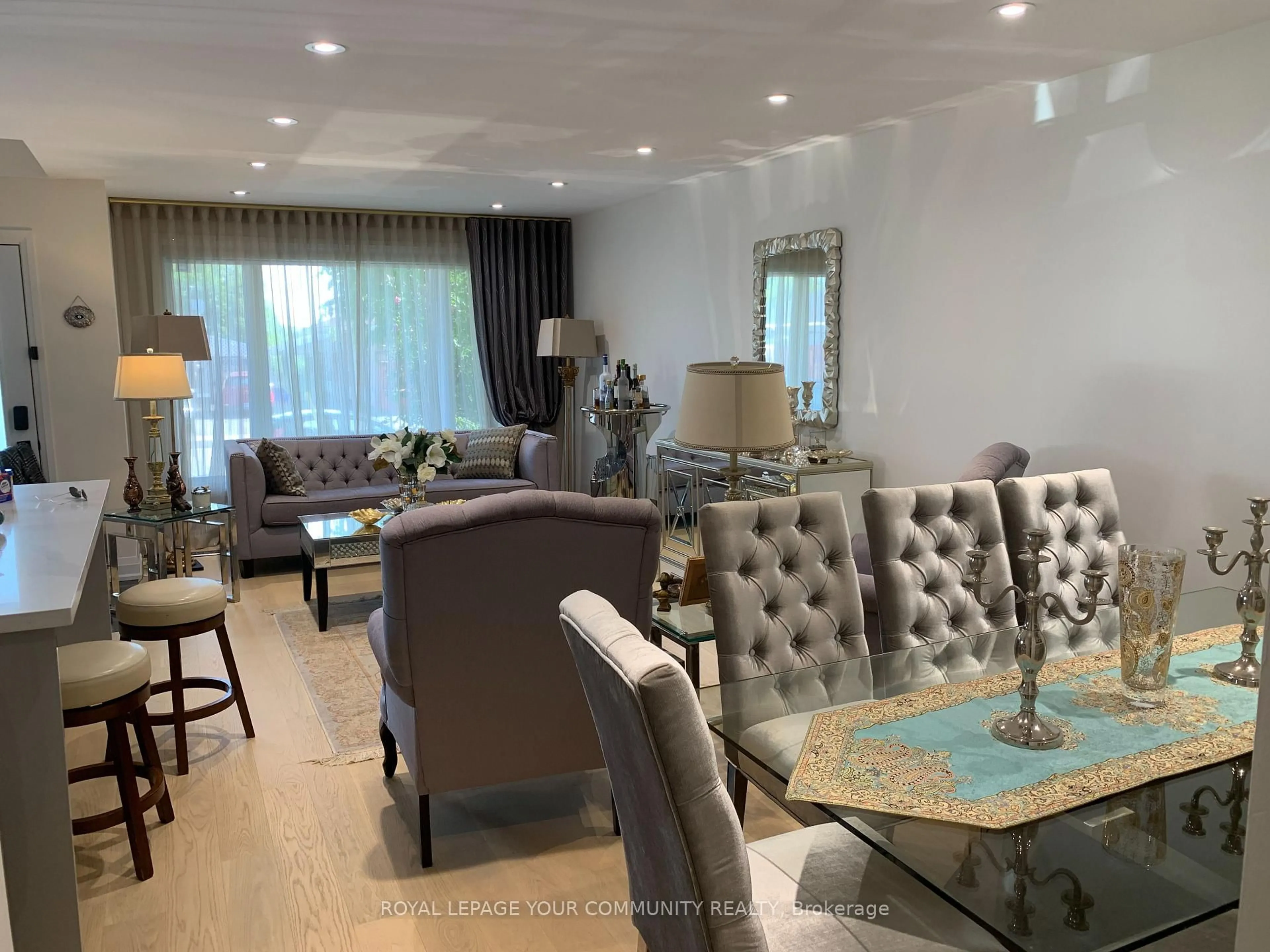 Living room with furniture, wood/laminate floor for 139 Septonne Ave, Newmarket Ontario L3Y 2W4