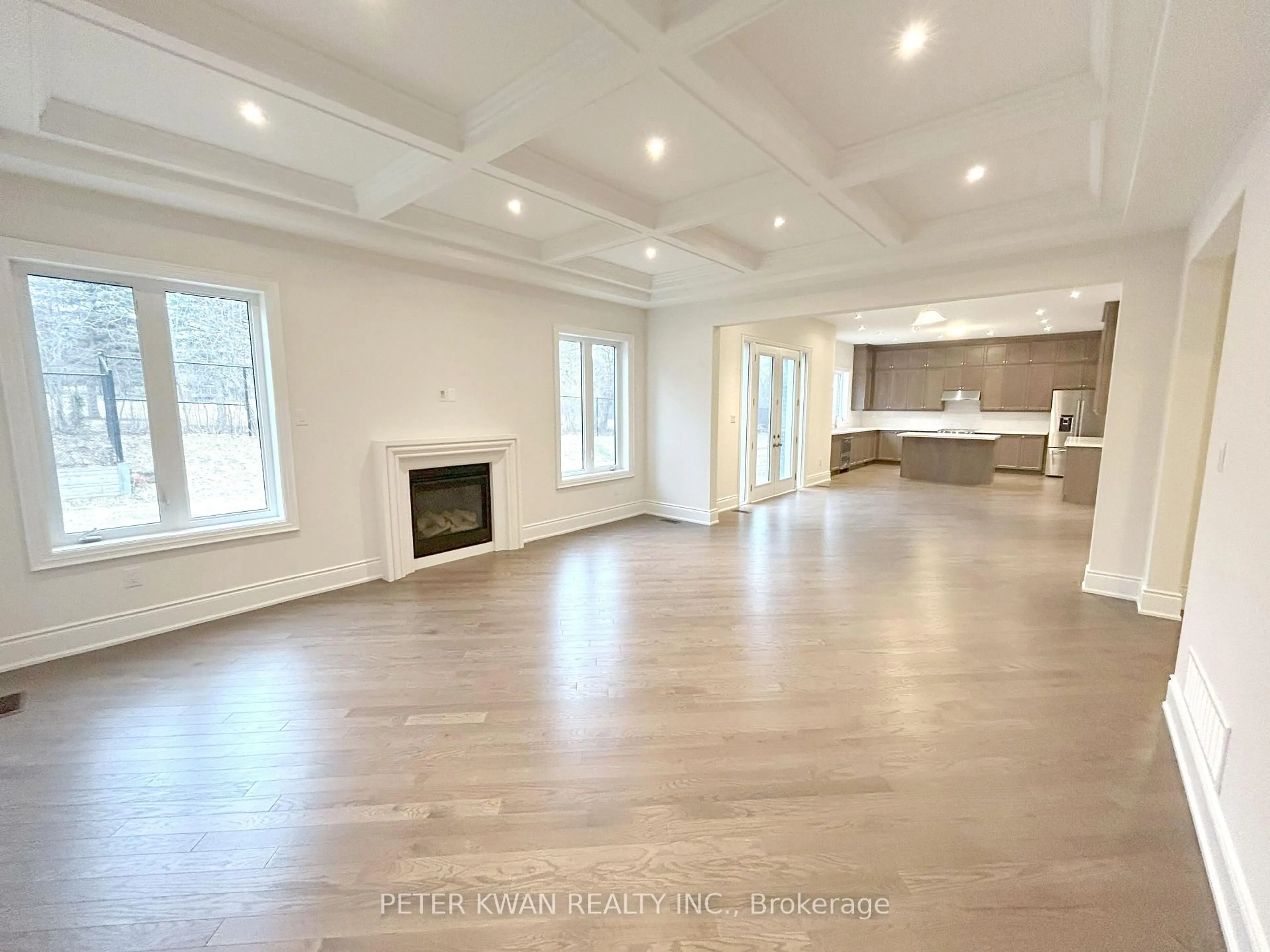 Open concept kitchen, wood/laminate floor for 78 Silk Twist Dr, East Gwillimbury Ontario L9N 0W4