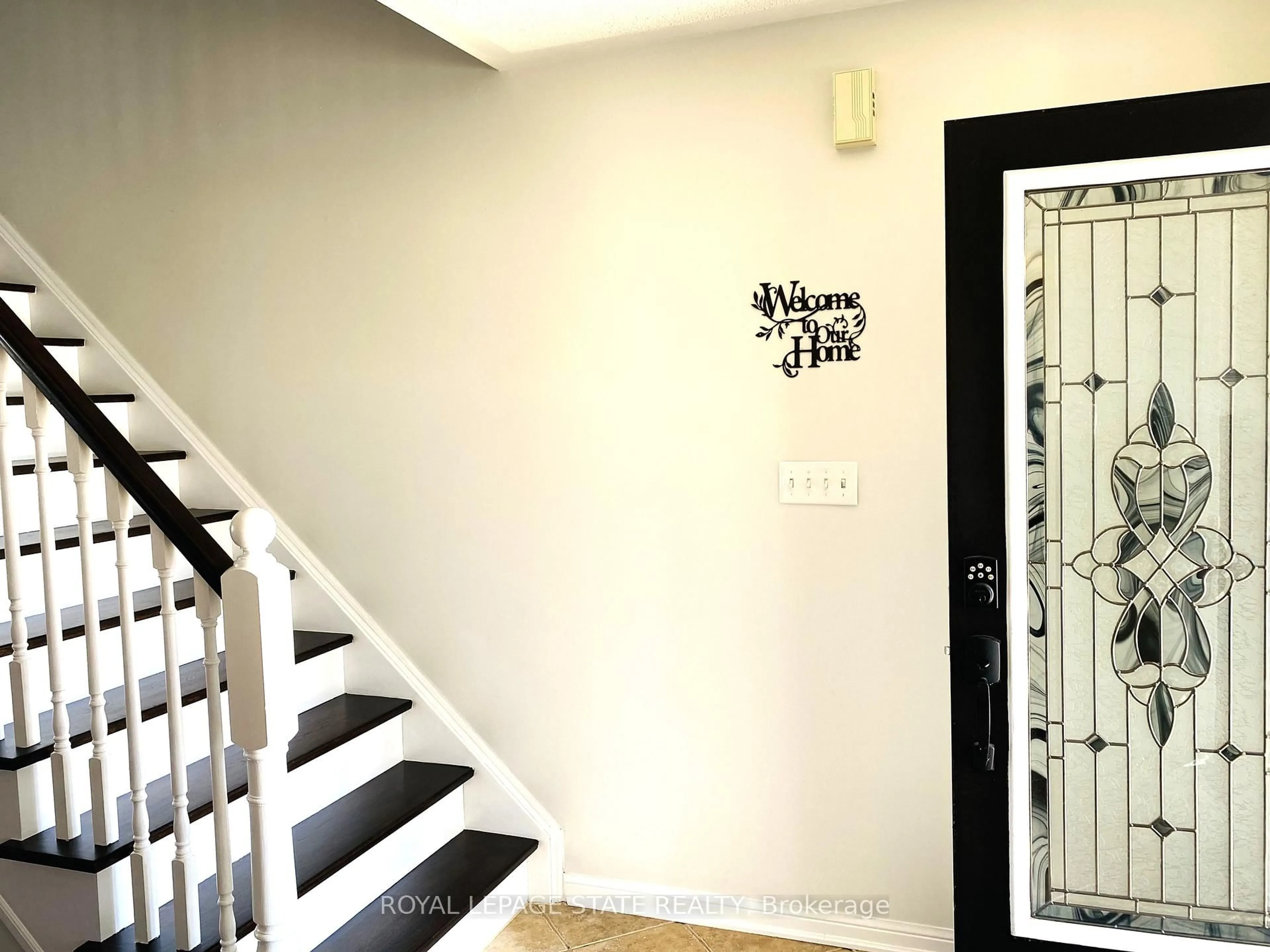 Indoor entryway for 78 John W Taylor Ave, New Tecumseth Ontario L9R 0C9