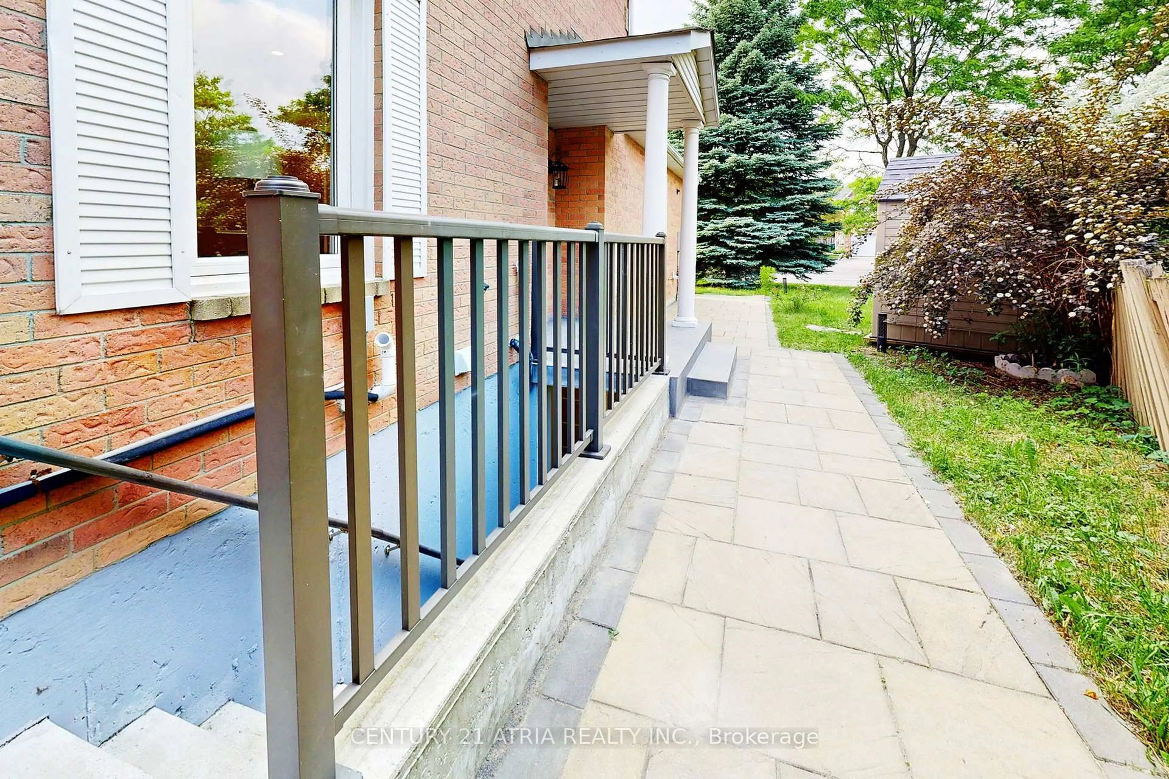 Patio, street for 60 Steepleview Cres, Richmond Hill Ontario L4C 9R3