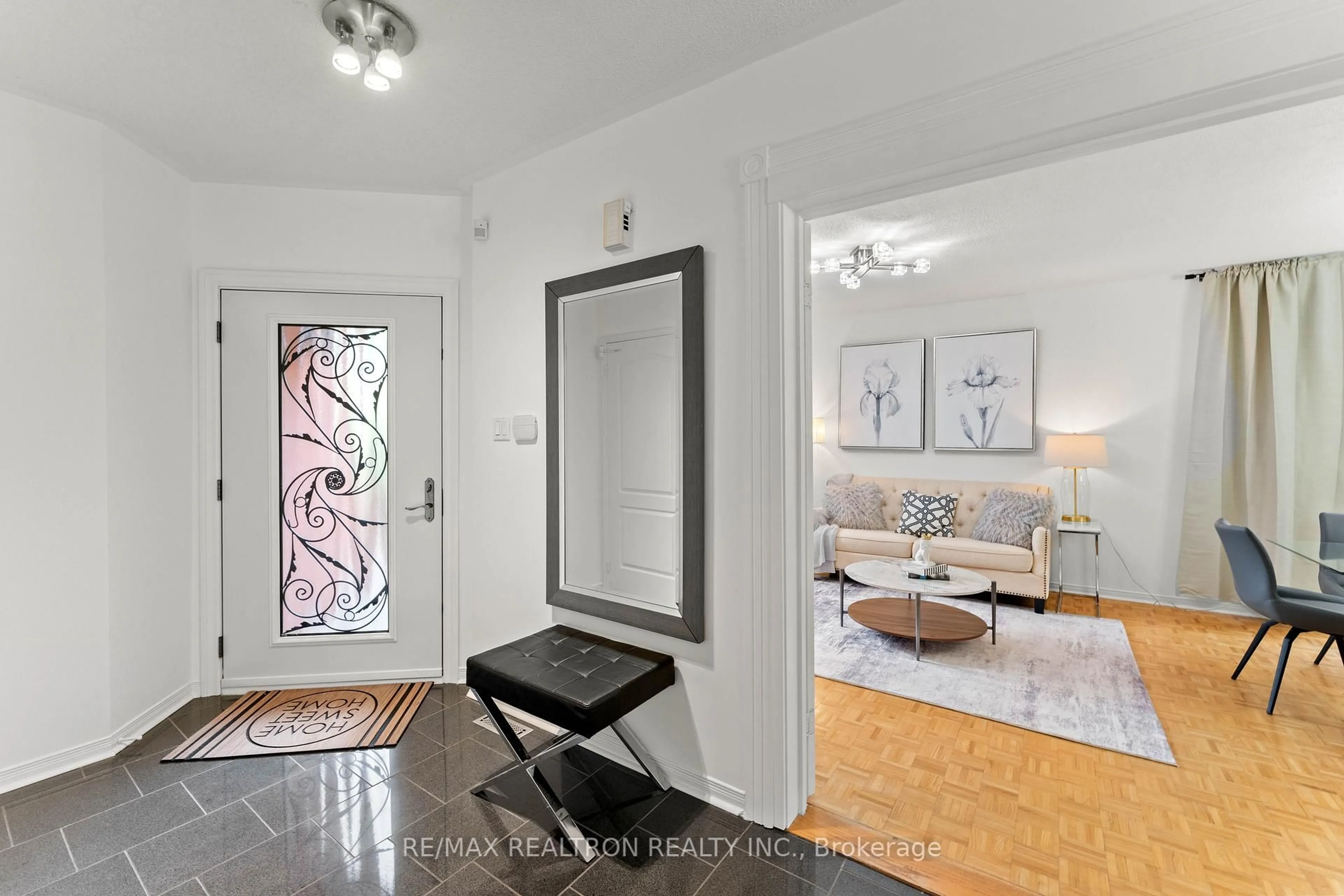Indoor entryway for 11 Cantertrot Crt, Vaughan Ontario L4J 7X7