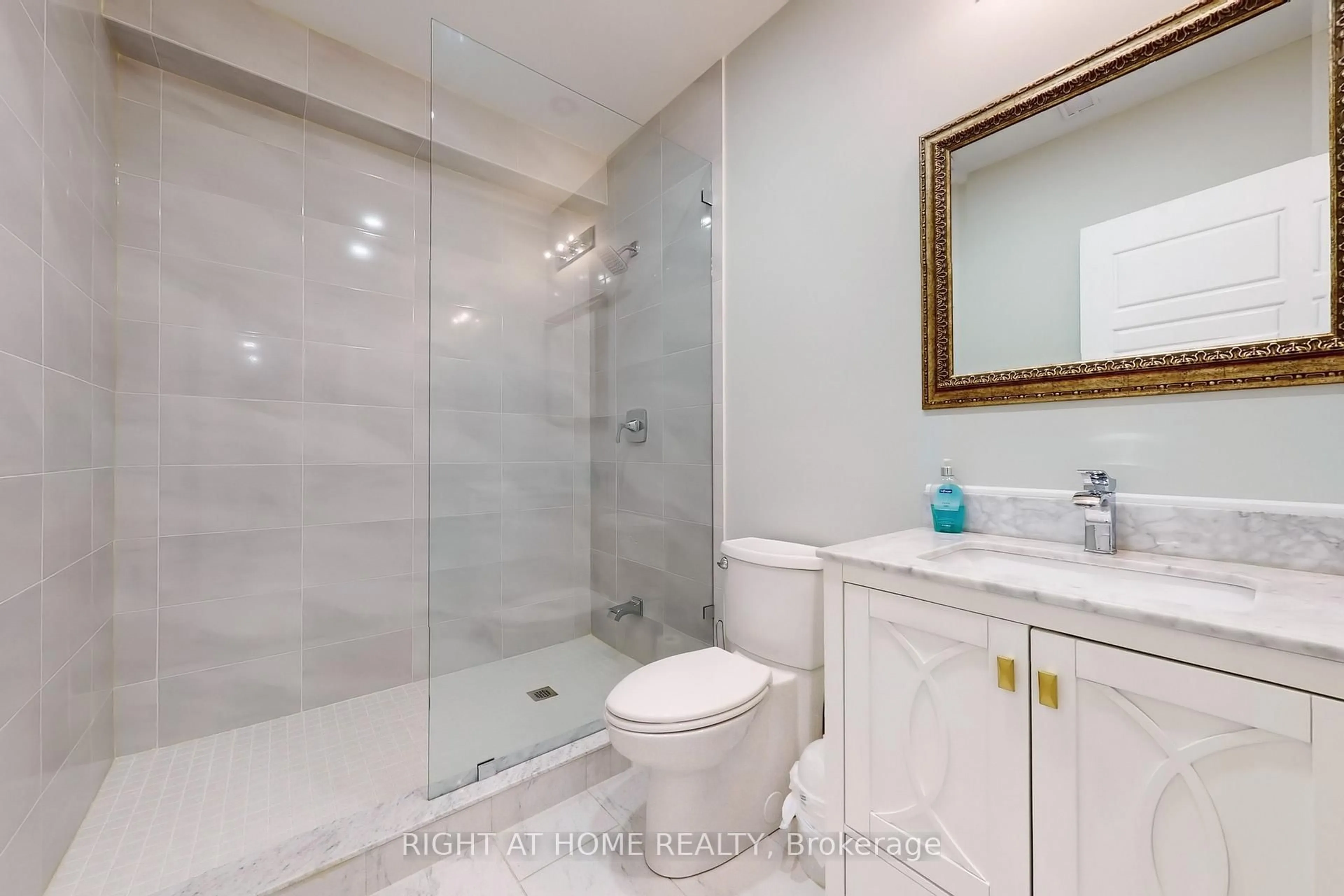 Standard bathroom, ceramic/tile floor for 12 King Blvd, King Ontario L7B 0M8