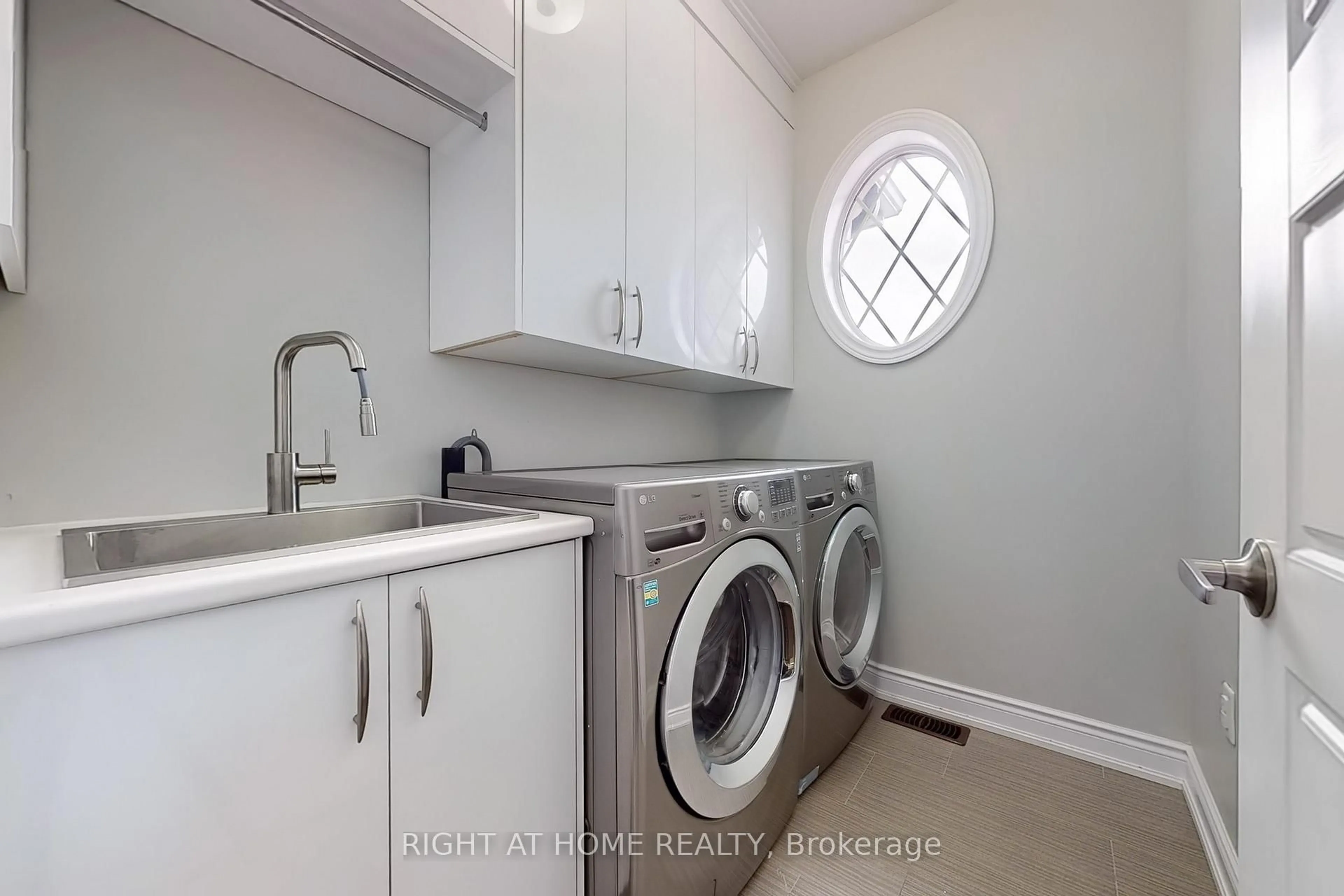 Laundry room for 12 King Blvd, King Ontario L7B 0M8