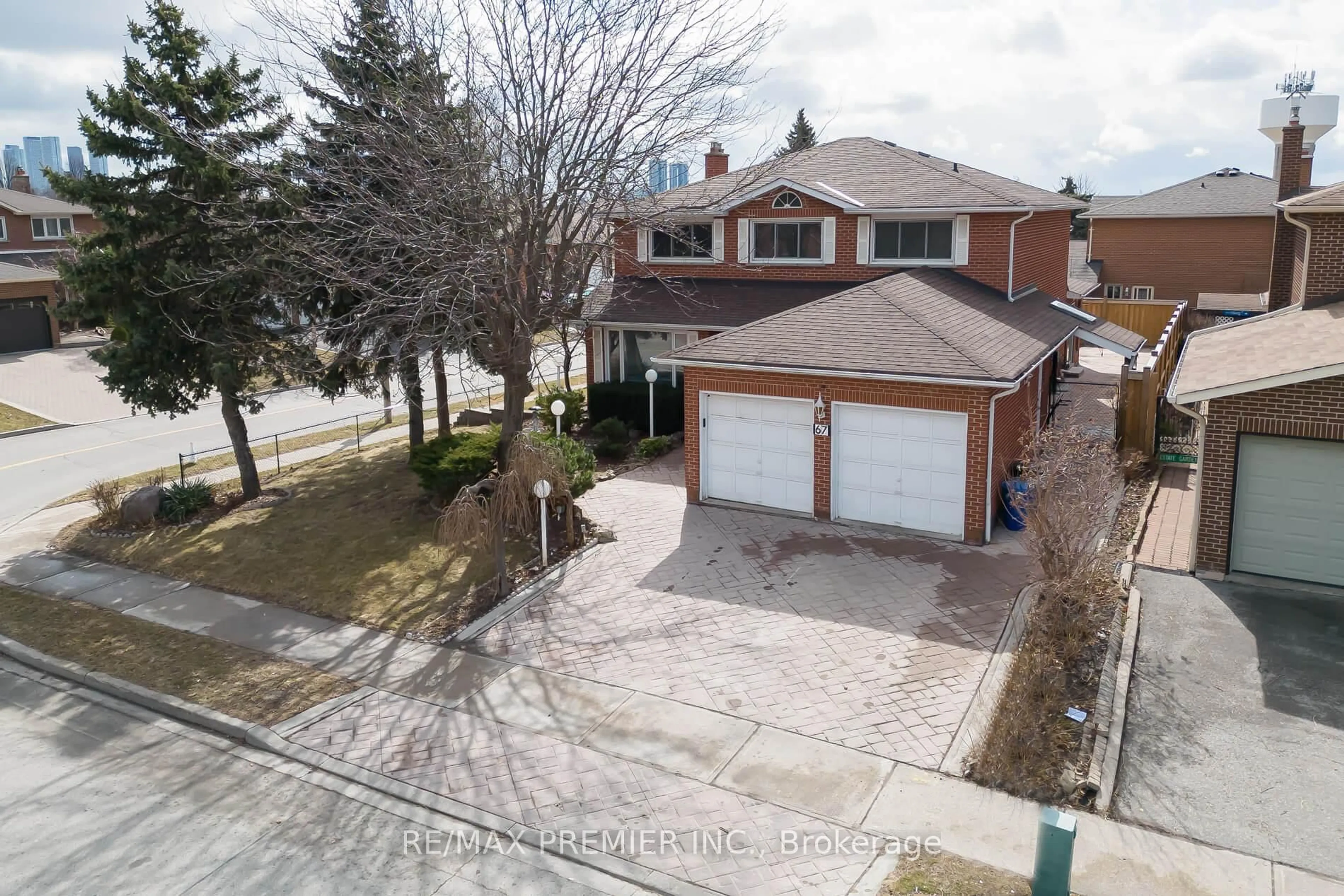 A pic from outside/outdoor area/front of a property/back of a property/a pic from drone, street for 67 Airdrie Dr, Vaughan Ontario L4L 1C7