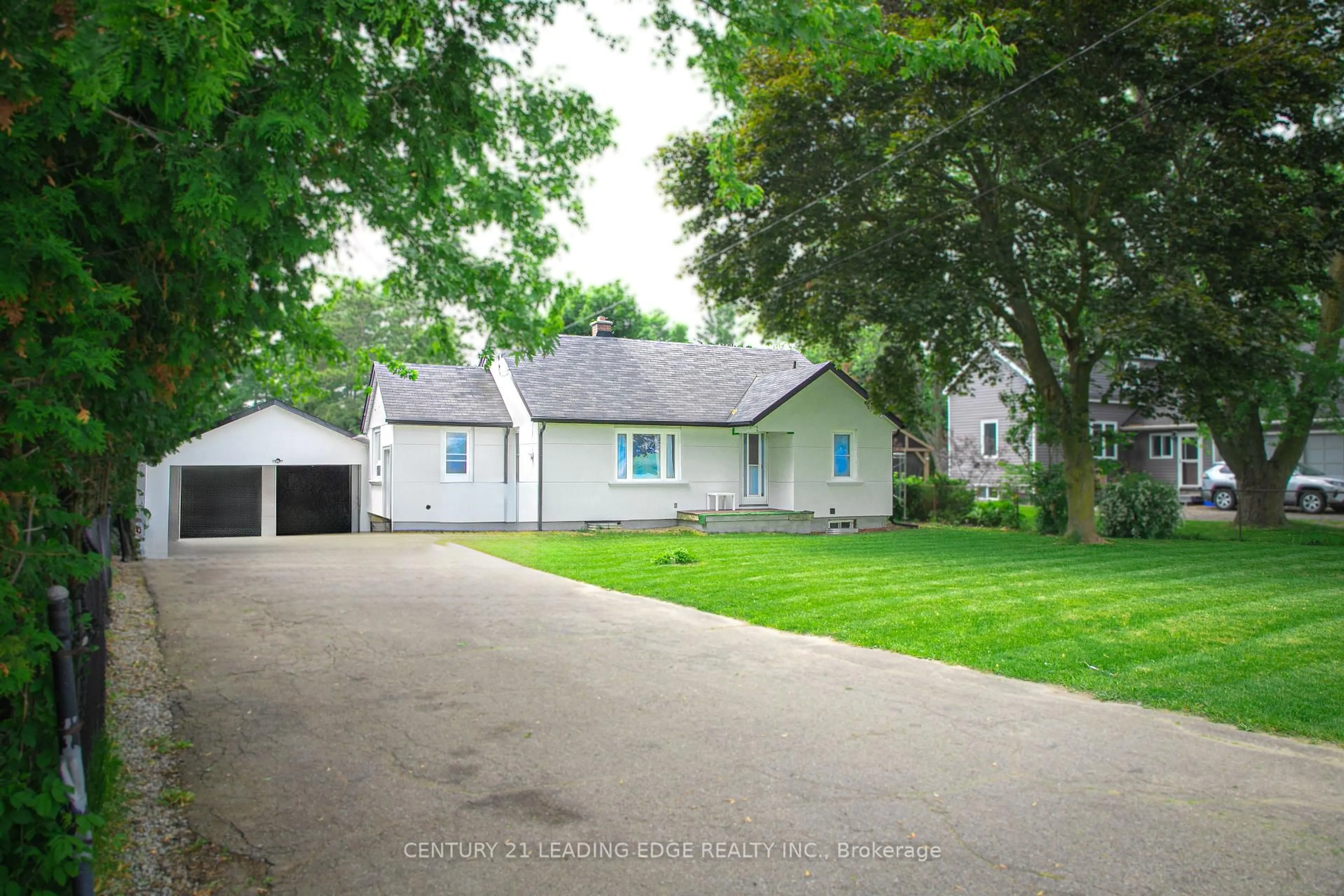 A pic from outside/outdoor area/front of a property/back of a property/a pic from drone, street for 14376 Jane St, King Ontario L7B 1A3