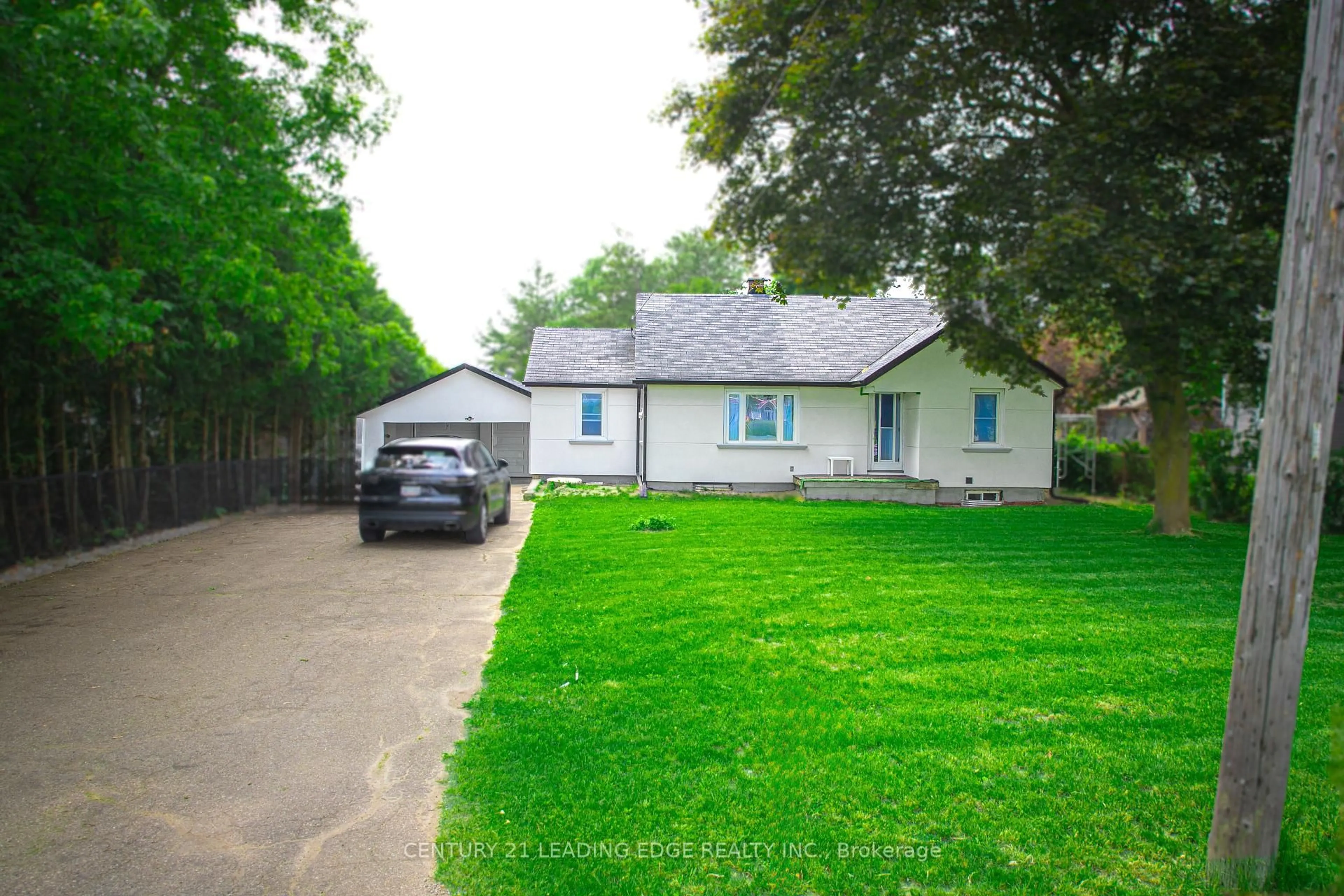 A pic from outside/outdoor area/front of a property/back of a property/a pic from drone, street for 14376 Jane St, King Ontario L7B 1A3