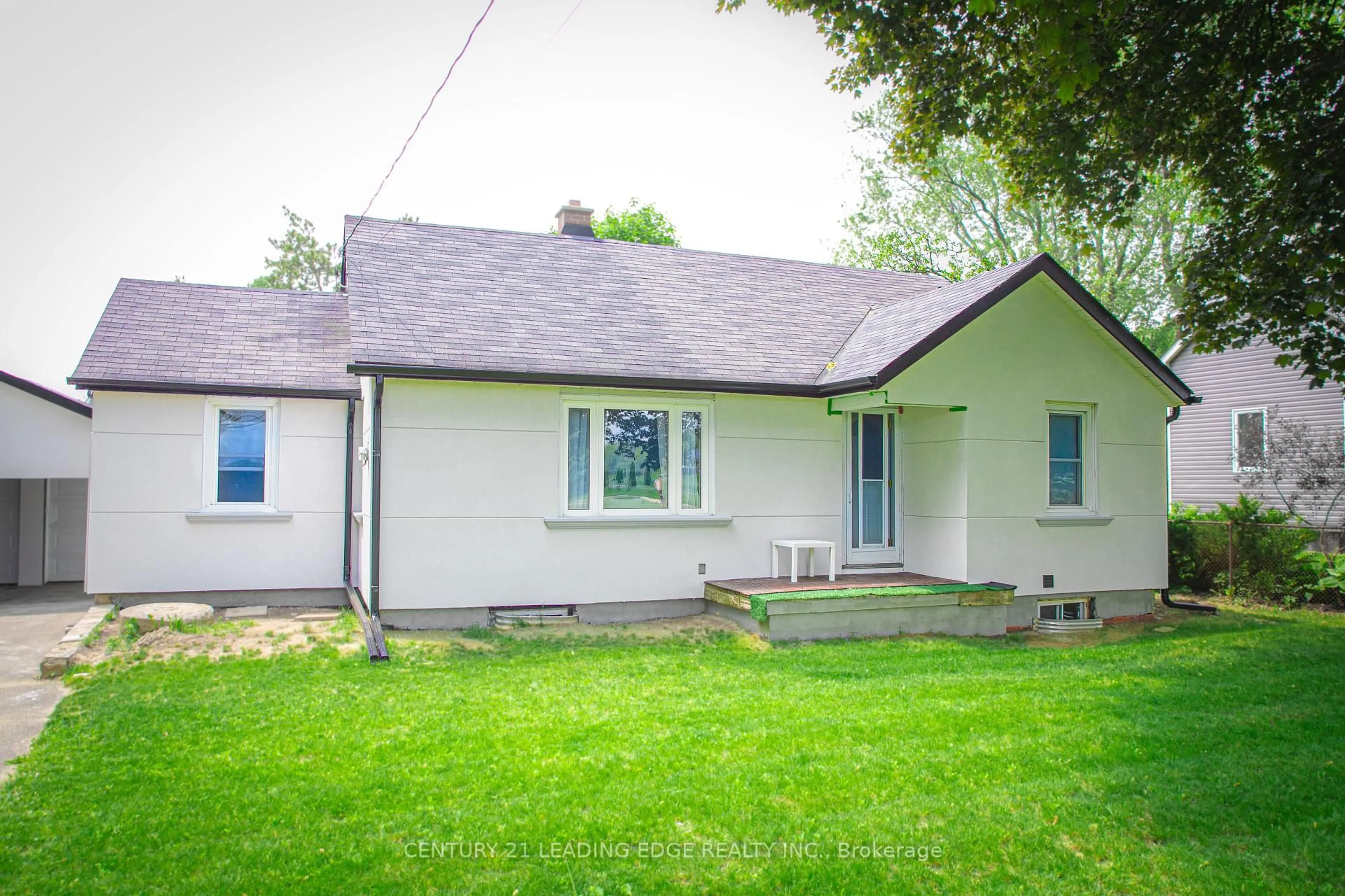 A pic from outside/outdoor area/front of a property/back of a property/a pic from drone, unknown for 14376 Jane St, King Ontario L7B 1A3