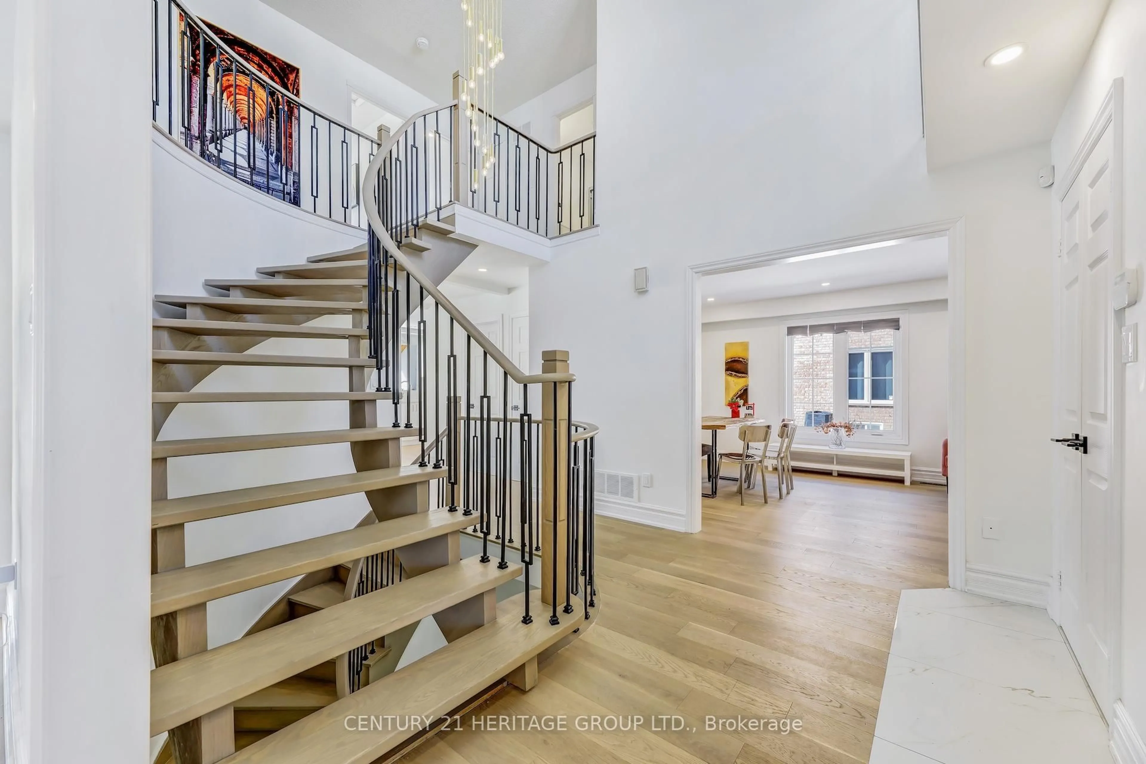 Stairs for 243 Murray Dr, Aurora Ontario L4G 5X1