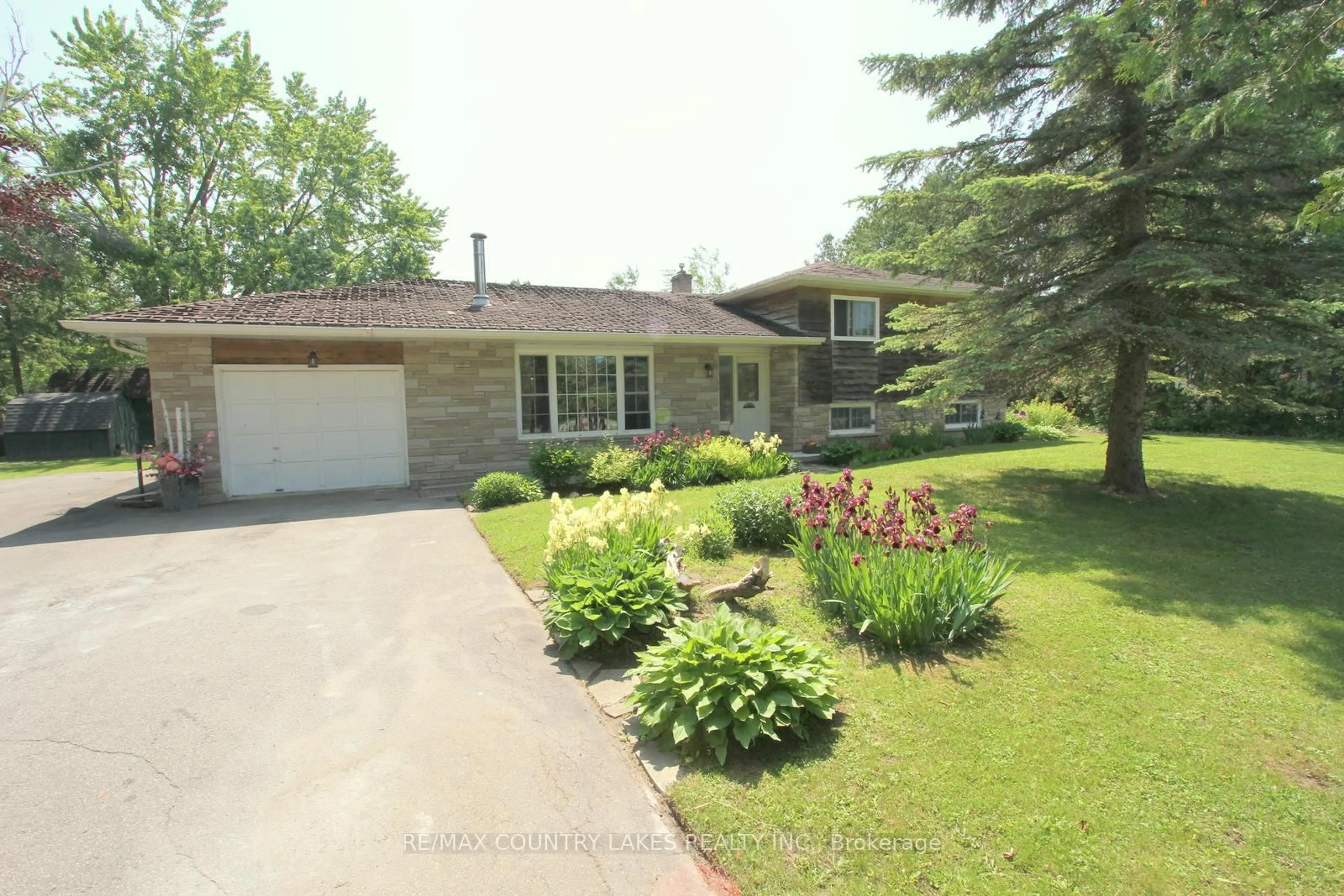 A pic from outside/outdoor area/front of a property/back of a property/a pic from drone, street for 25725 Maple Beach Rd, Brock Ontario L0K 1A0