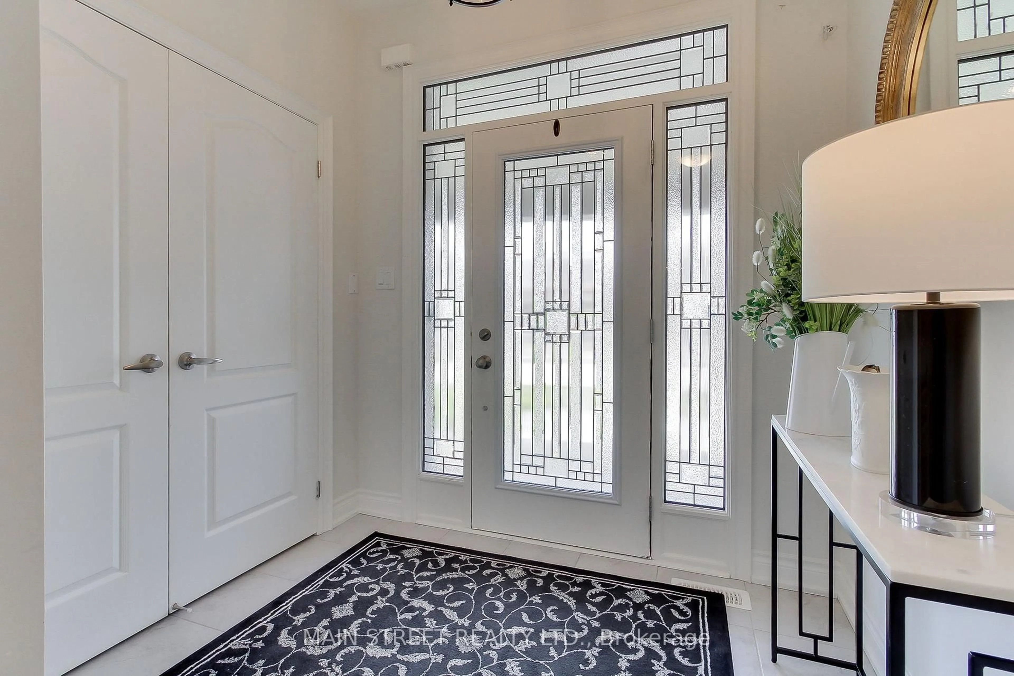 Indoor entryway for 58 Sharonview Cres, East Gwillimbury Ontario L9N 0S5