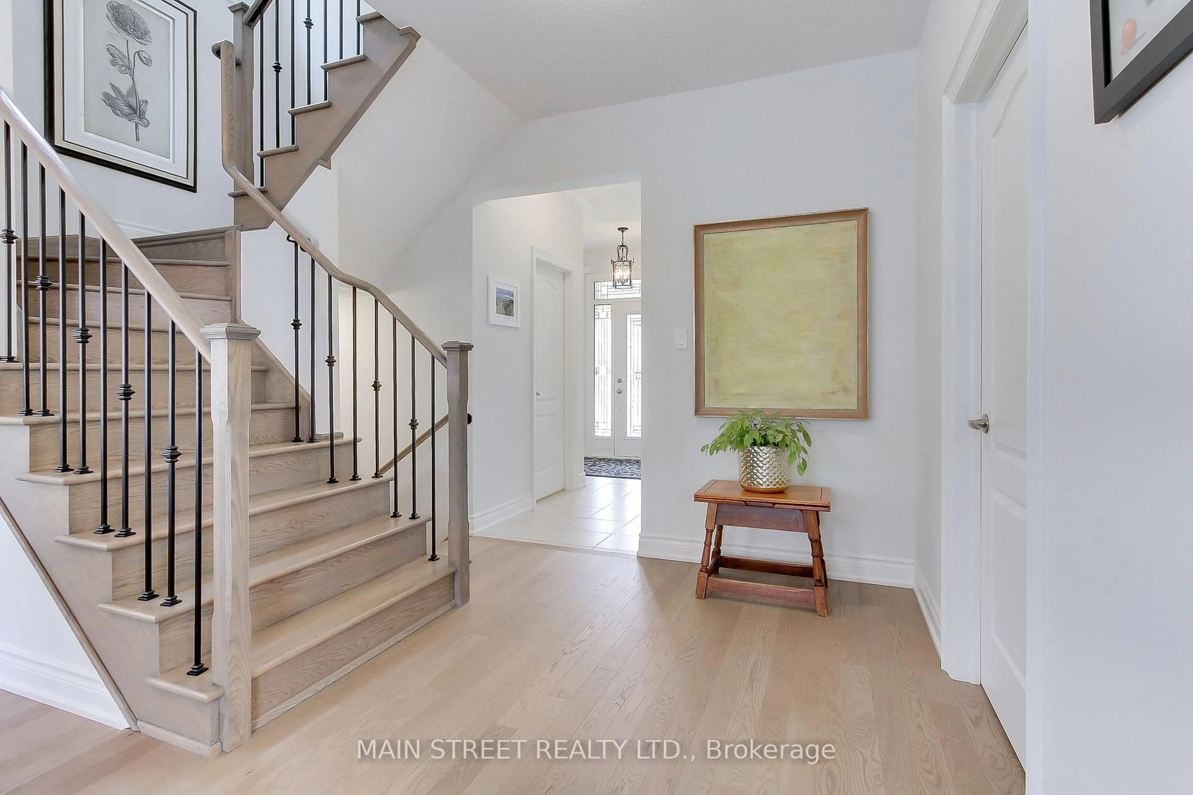 Indoor entryway for 58 Sharonview Cres, East Gwillimbury Ontario L9N 0S5