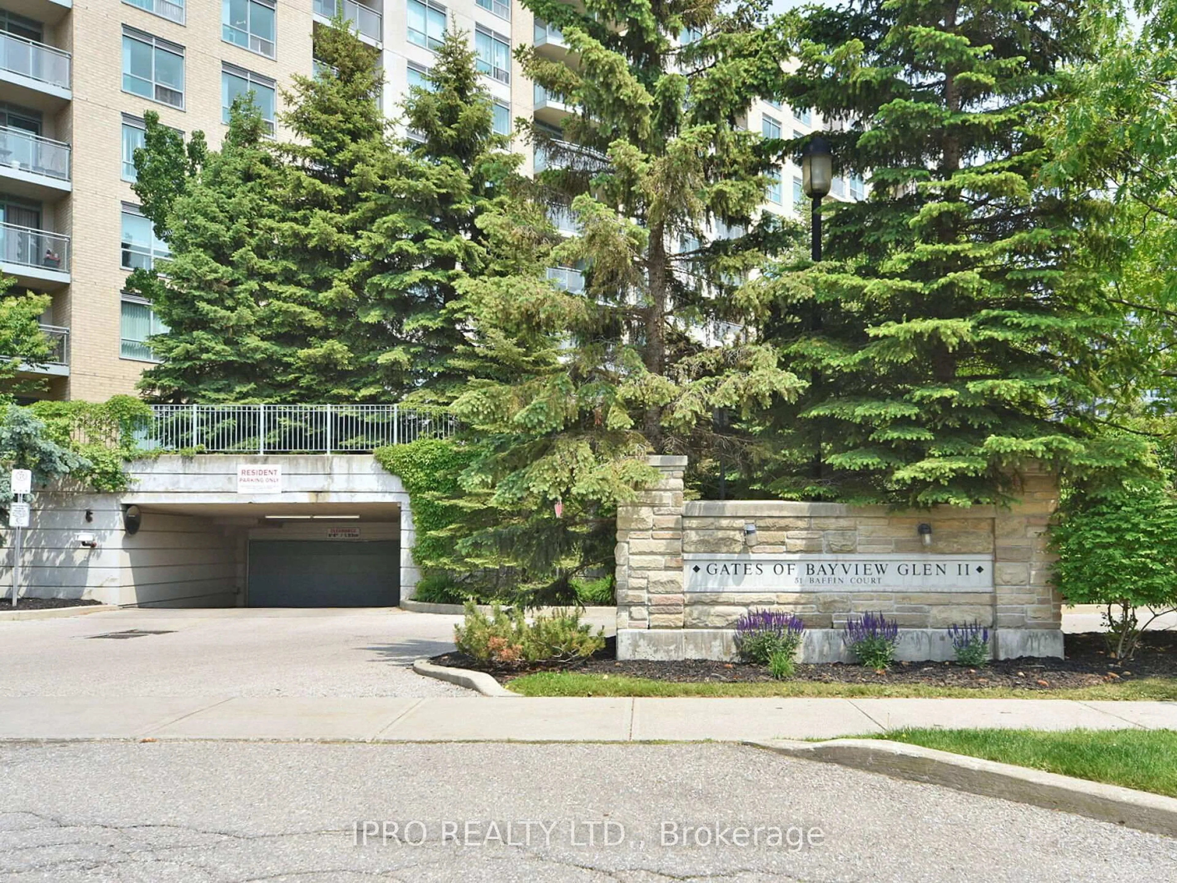 Indoor foyer for 51 Baffin Crt #501, Richmond Hill Ontario L4B 4P6