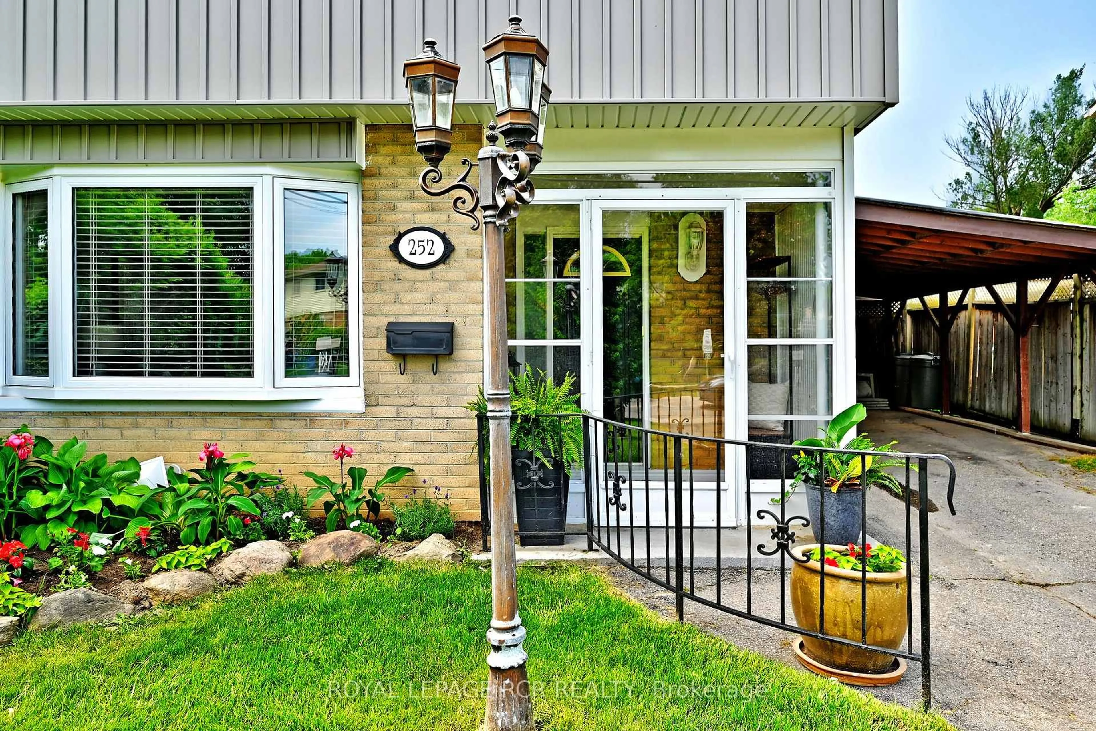 Unknown for 252 Patterson St, Newmarket Ontario L3Y 3L8