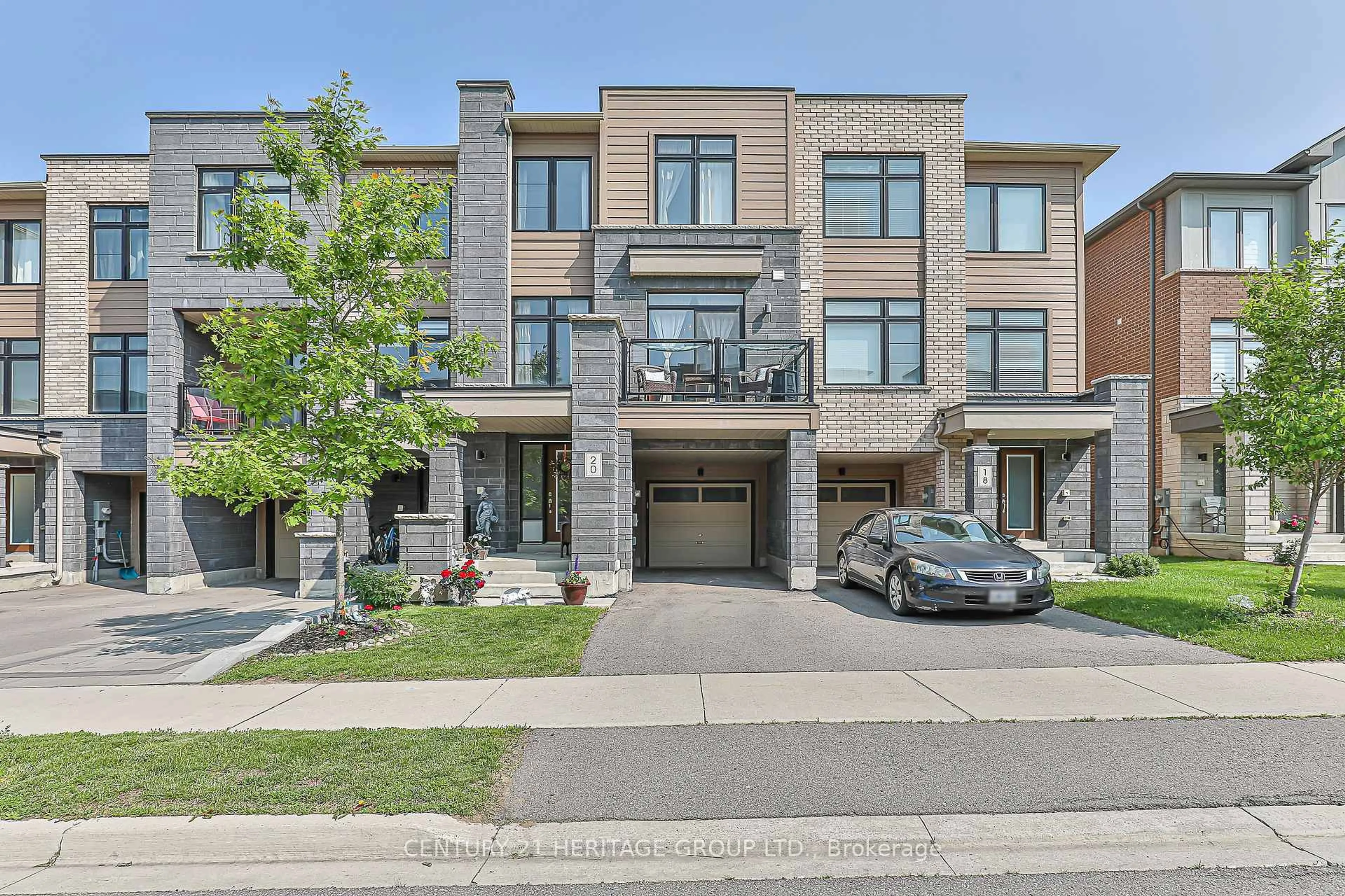Home with brick exterior material, street for 20 Vantage Loop, Newmarket Ontario L3X 0K6