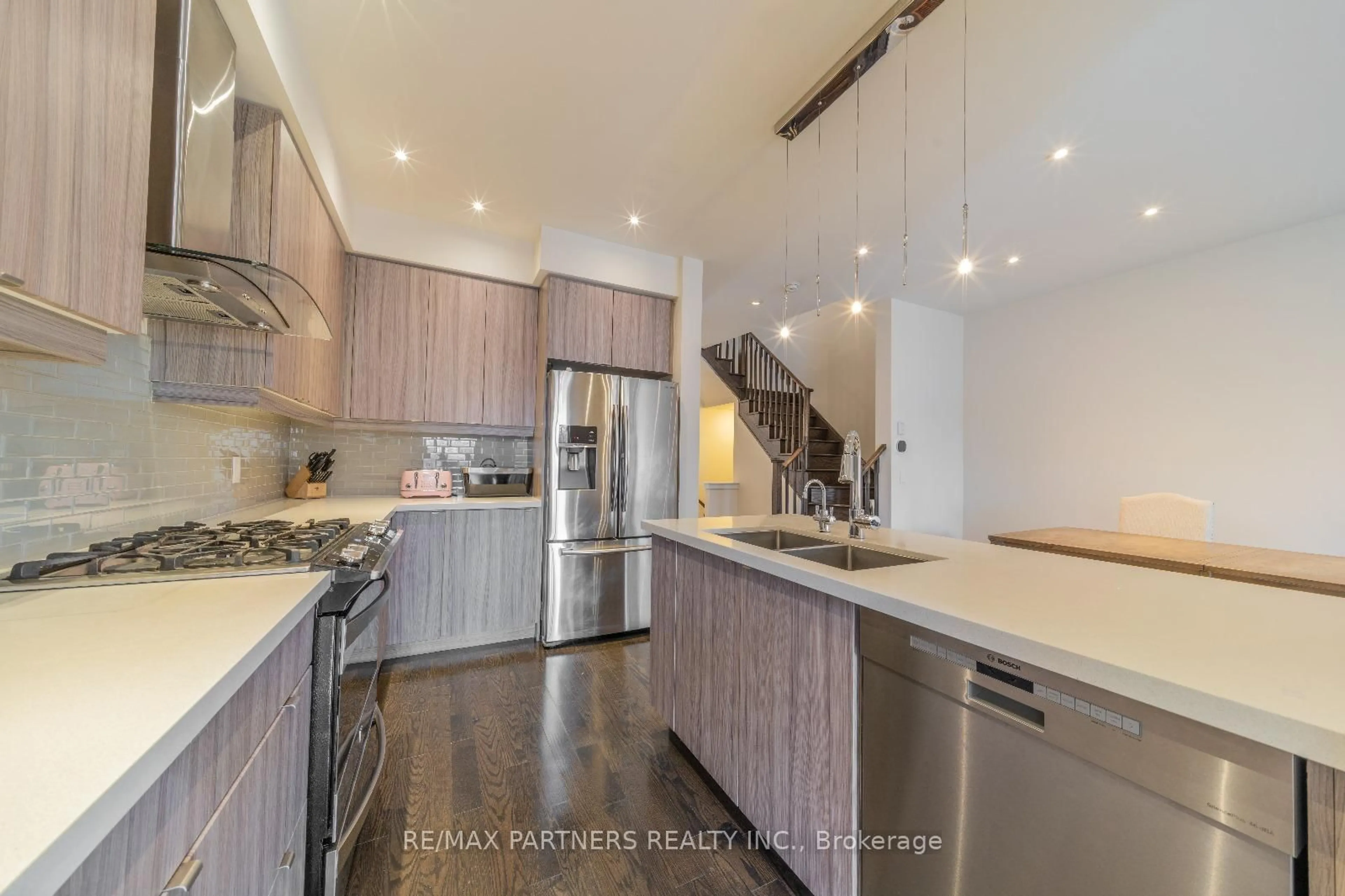 Open concept kitchen, unknown for 43 Dariole Dr, Richmond Hill Ontario L4E 0Z2