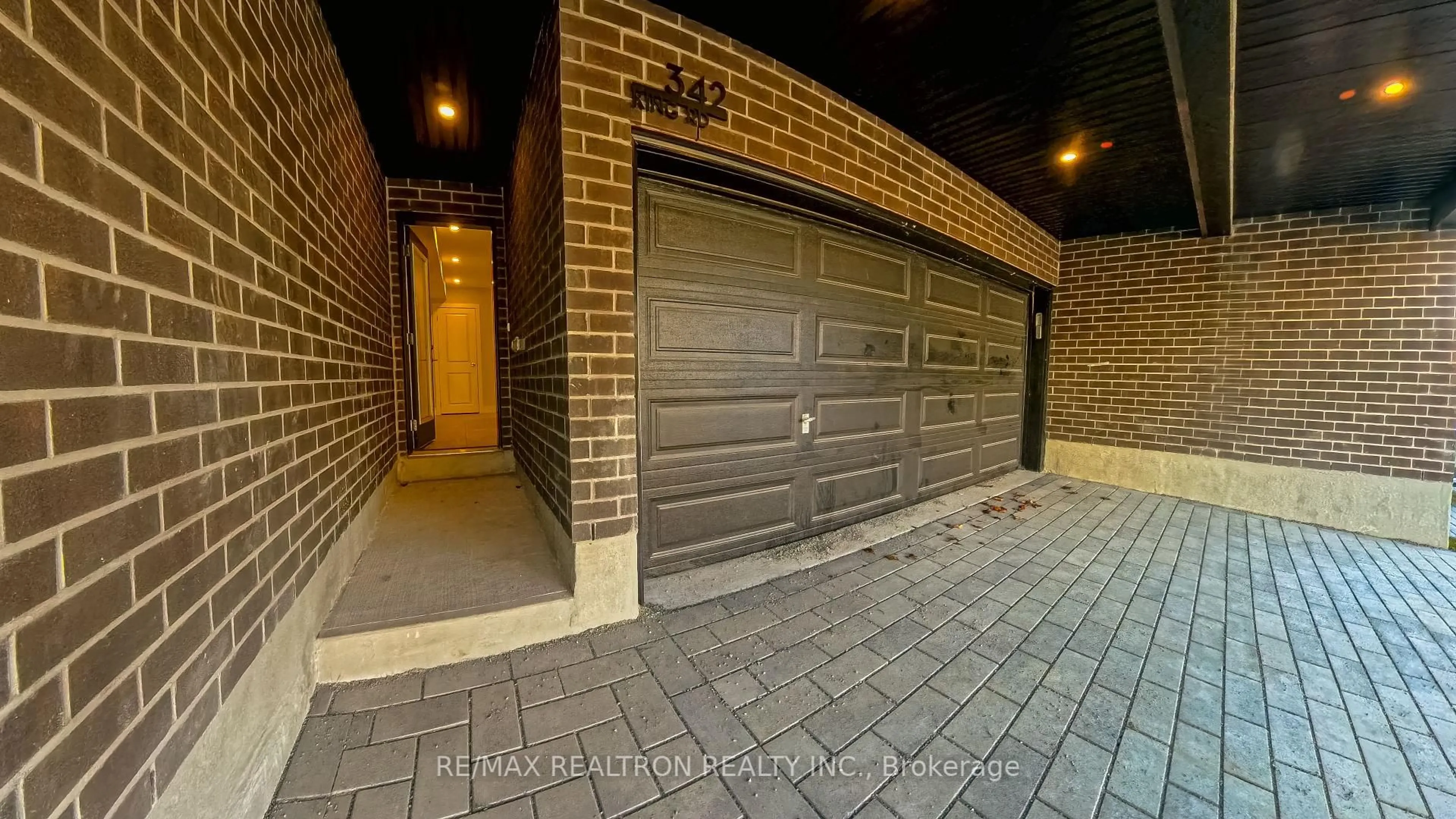 Indoor garage for 342 King Rd, Richmond Hill Ontario L4E 2X5