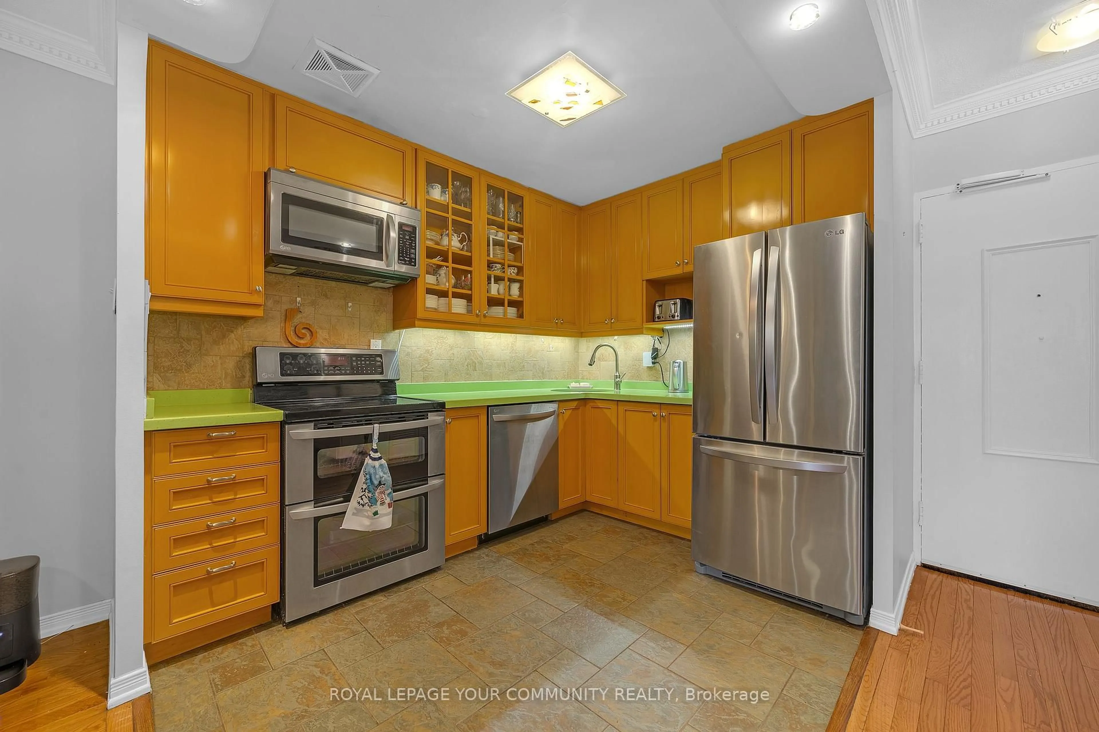 Standard kitchen, ceramic/tile floor for 16 Elgin St #254, Markham Ontario L3T 4T4