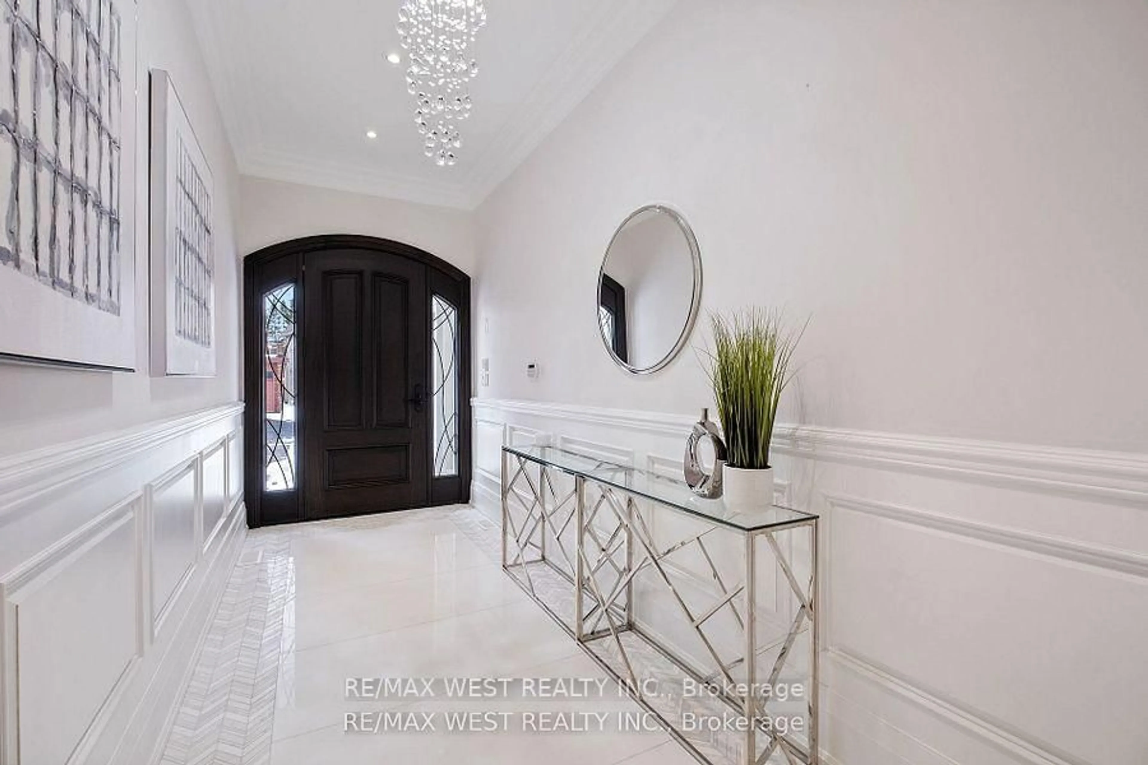 Indoor entryway for 336 Pine Trees Crt, Richmond Hill Ontario L4C 5N4