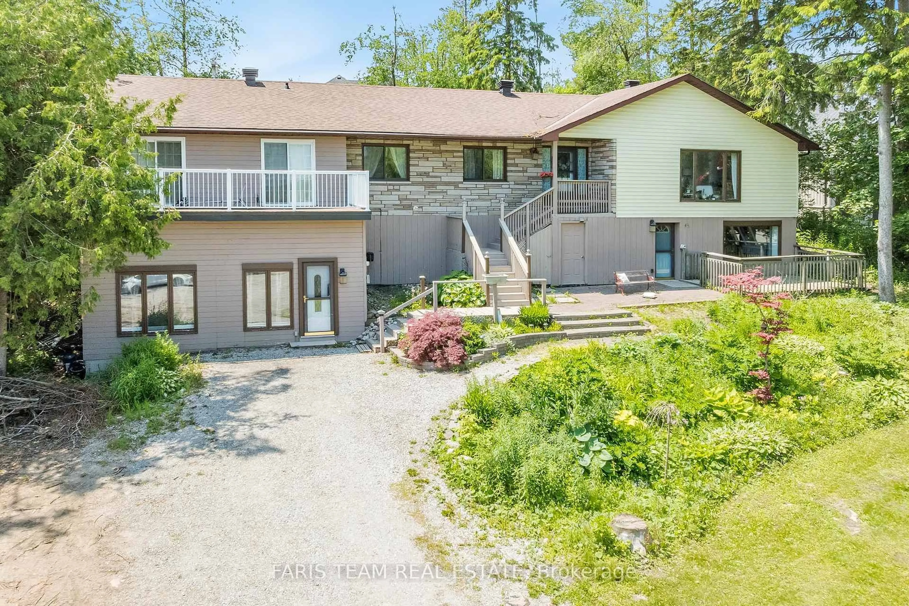 A pic from outside/outdoor area/front of a property/back of a property/a pic from drone, unknown for 6234 Yonge St, Innisfil Ontario L0L 1K0