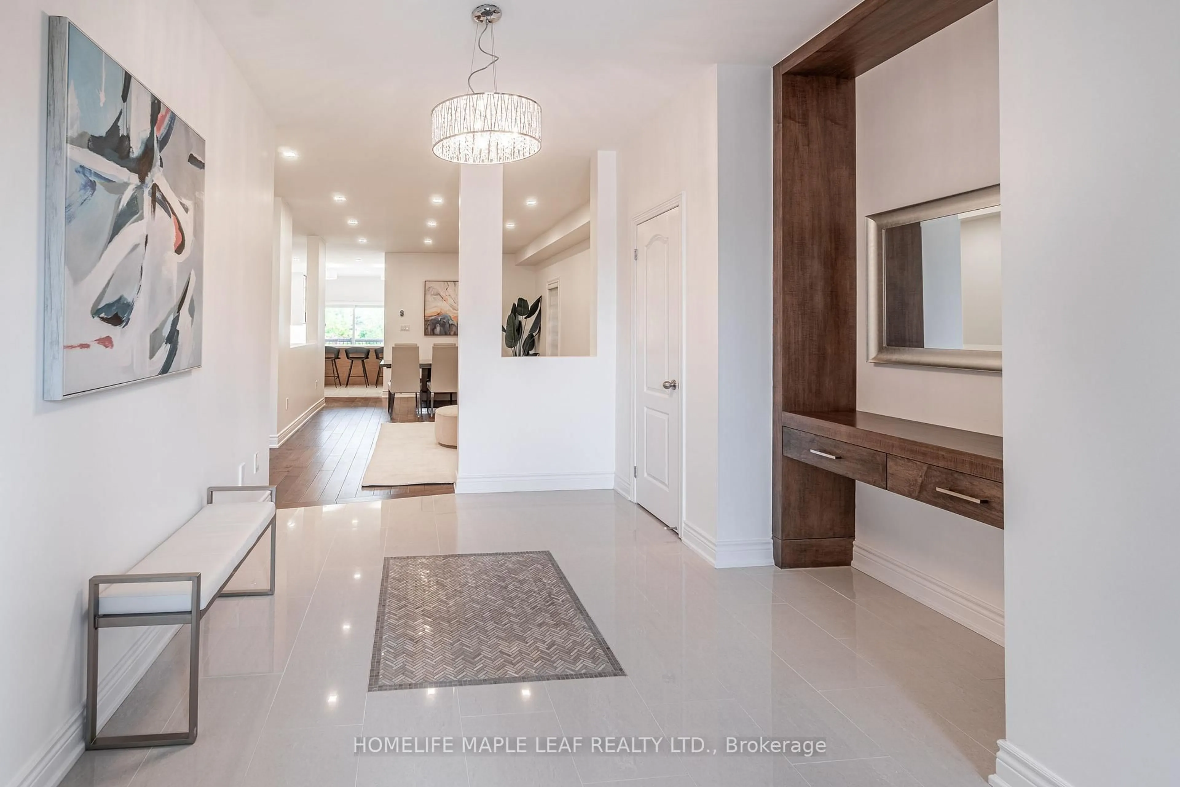 Indoor entryway for 31 Maurier Blvd, Vaughan Ontario L6A 0T9