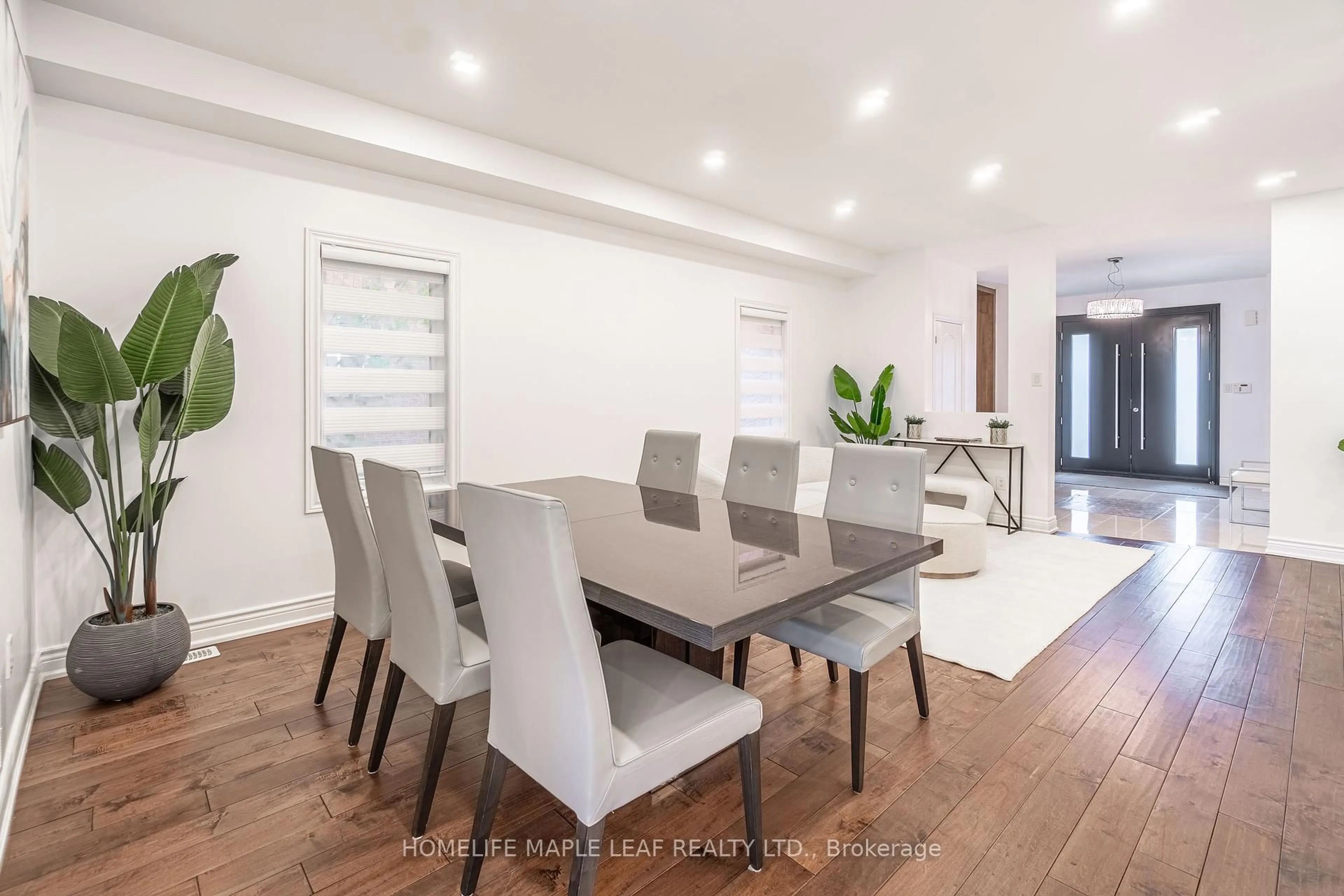 Dining room, wood/laminate floor for 31 Maurier Blvd, Vaughan Ontario L6A 0T9